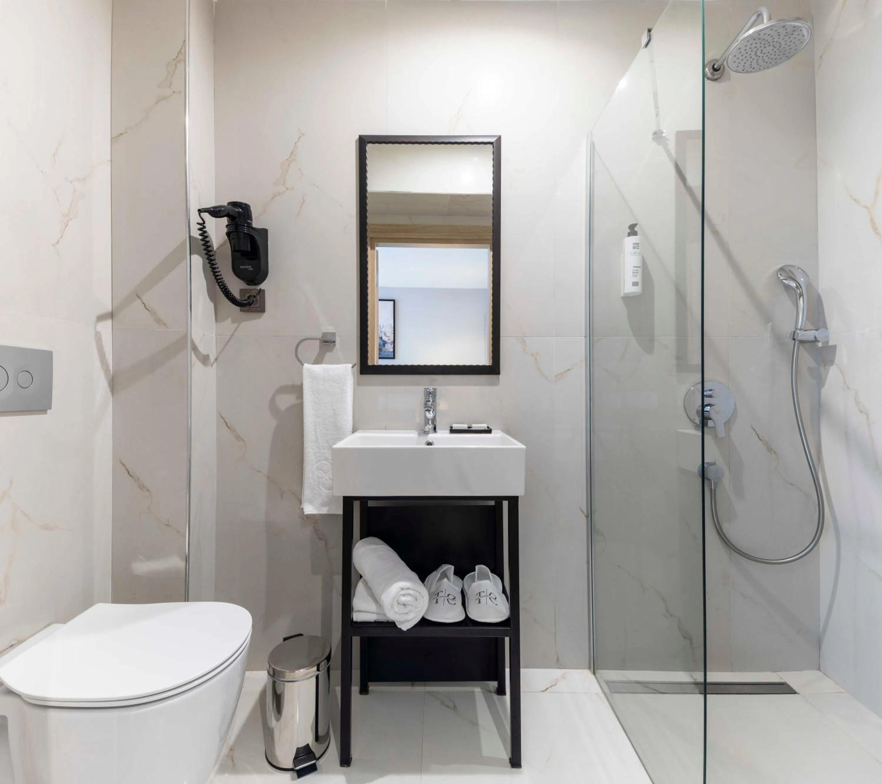 Toilet in The Capri Hotel Osmanbey