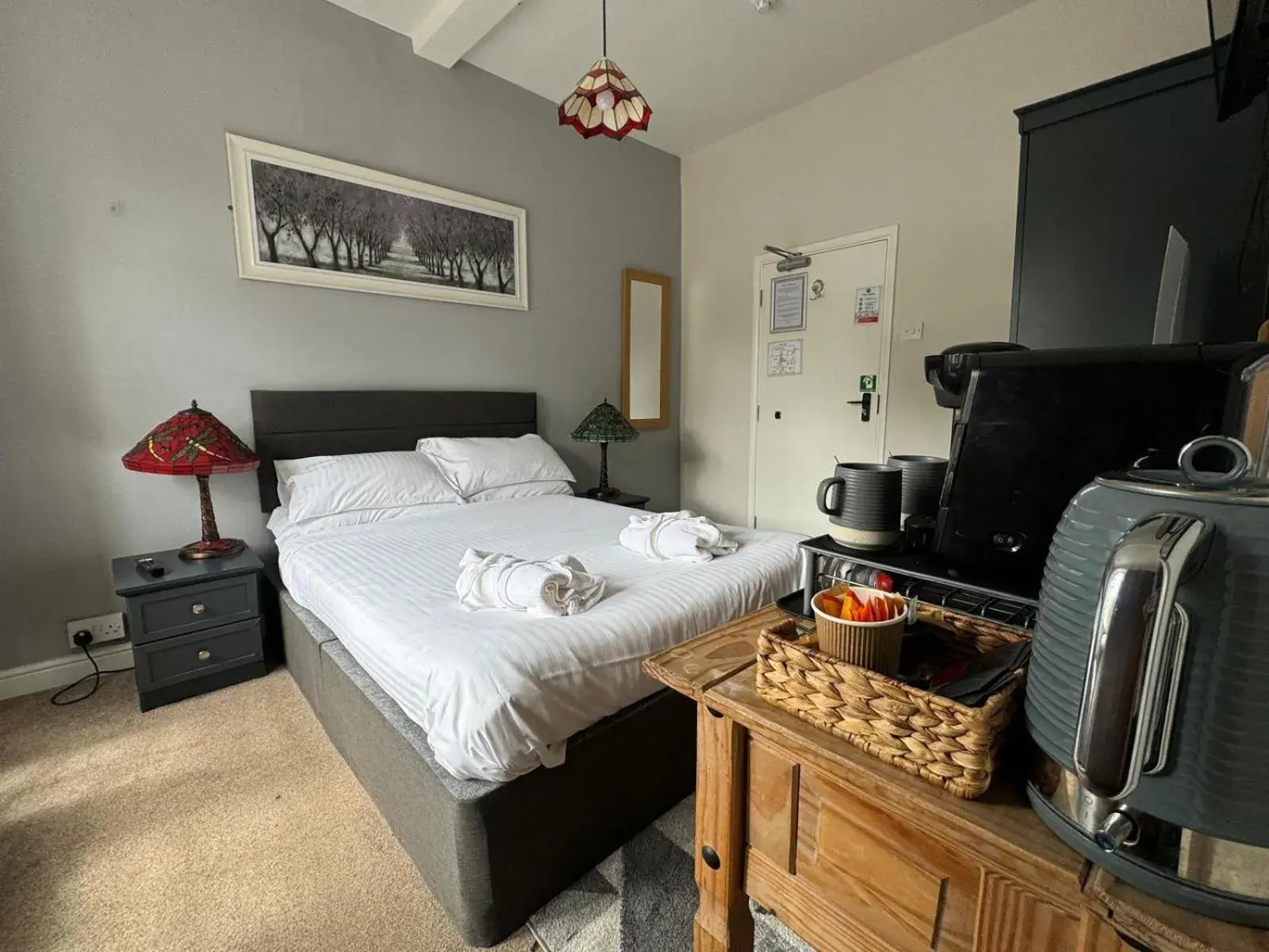 Deluxe Double Room in The George Inn at Tideswell Deluxe Double Room in The George Inn at Tideswell