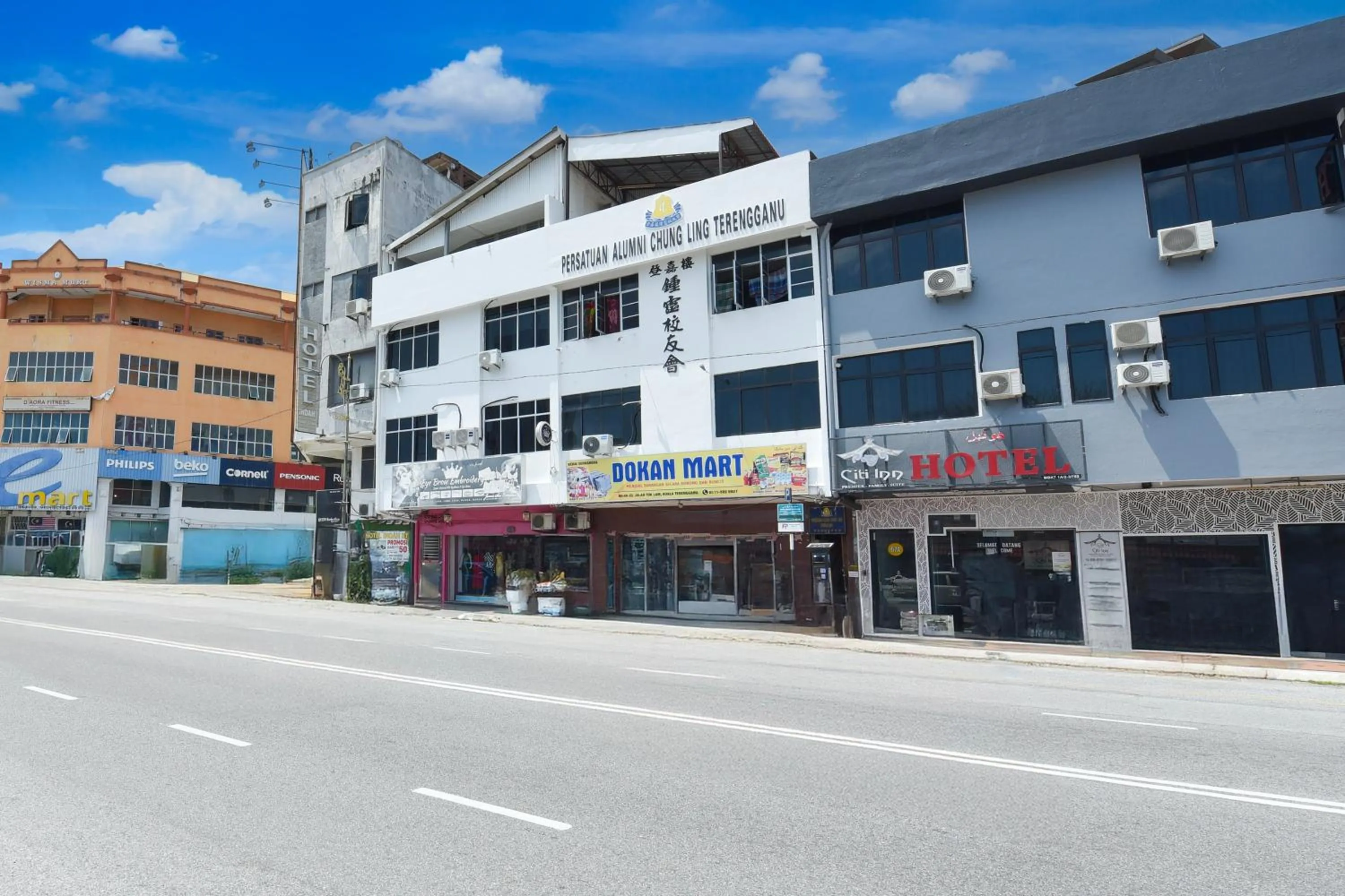 Facade/entrance in Hotel O Indah