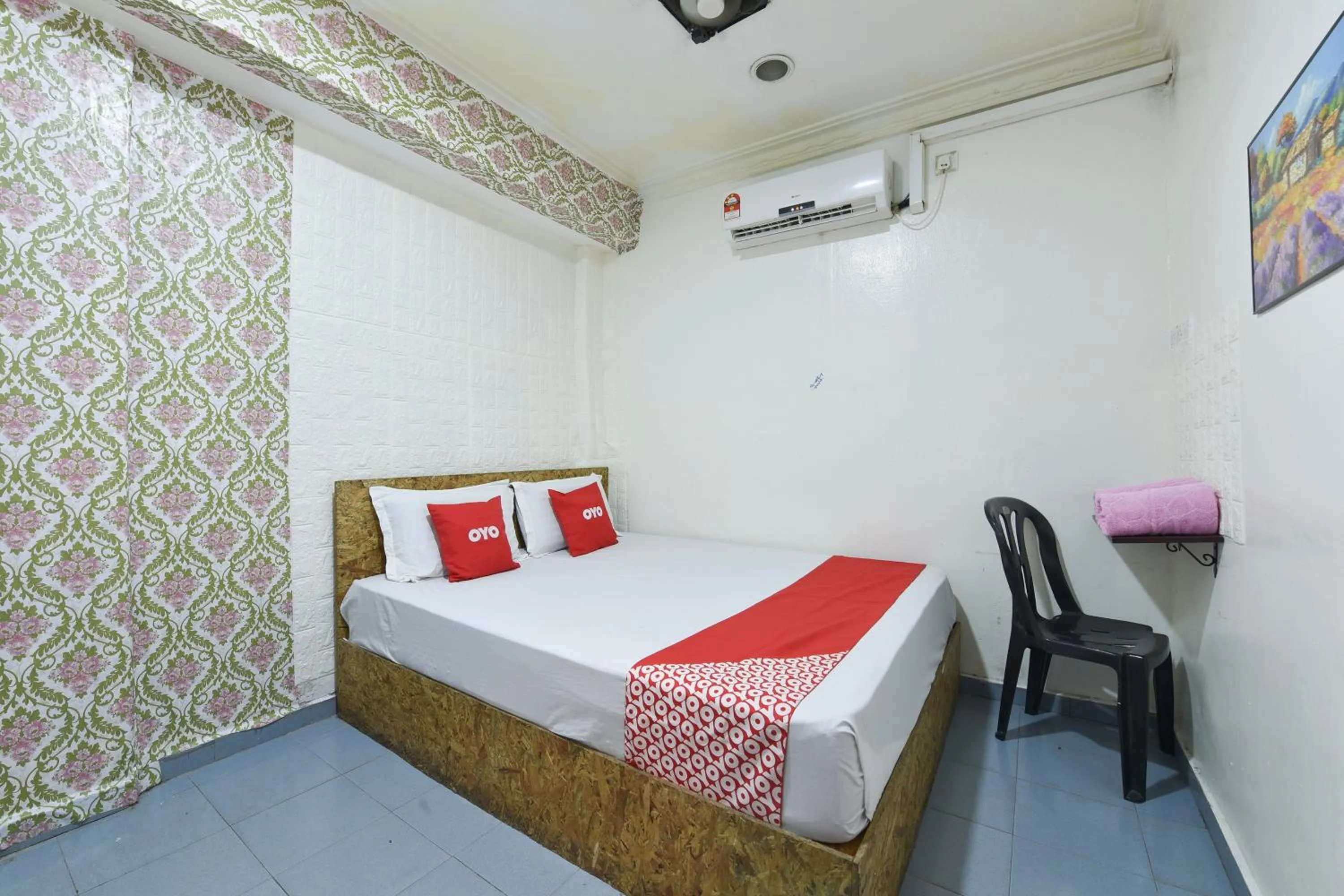 Bedroom, Bed in Hotel O Indah