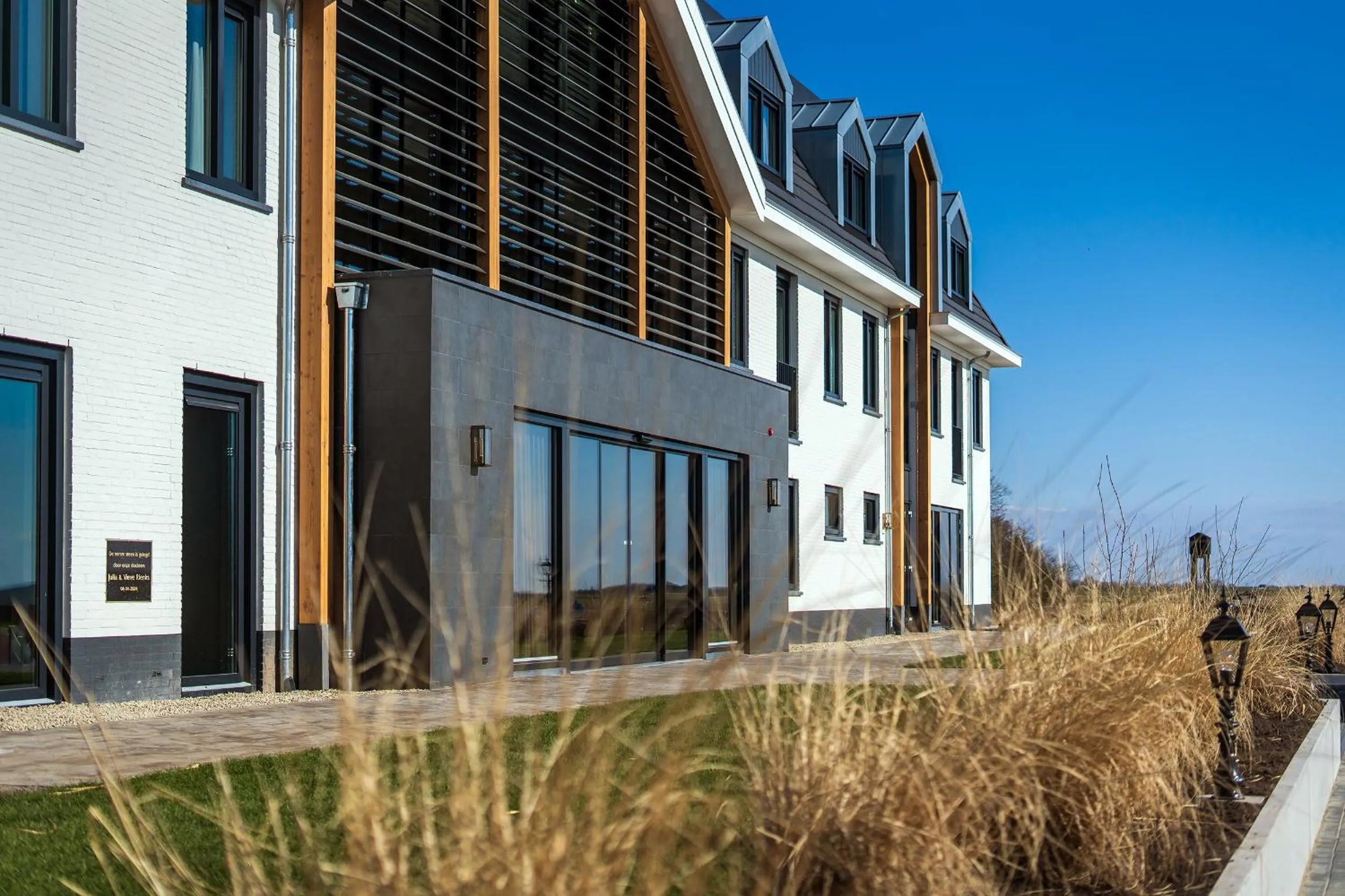 Property building in Eilandhotel Texel - Nieuw geopend hotel