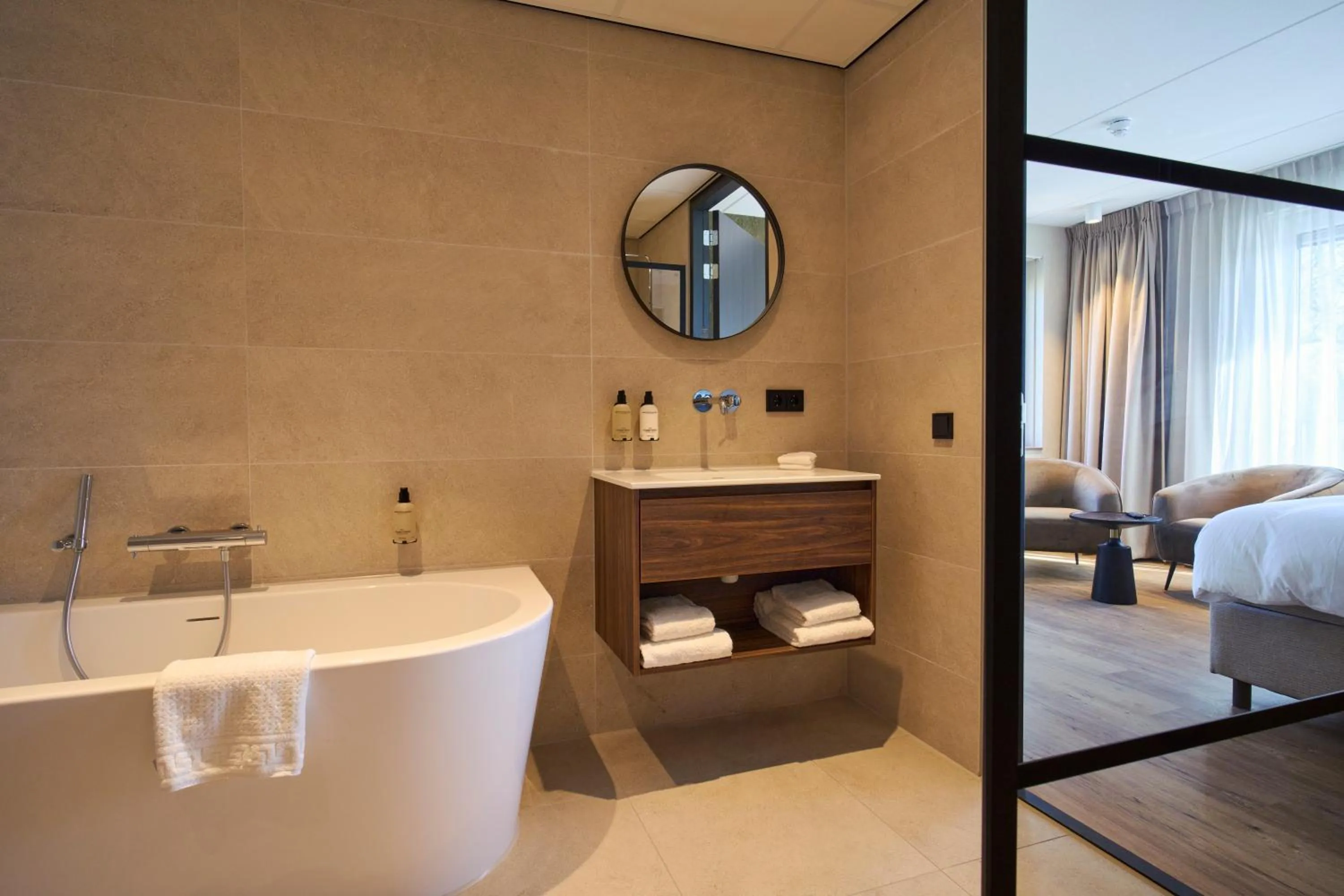 Bathroom, Bed in Eilandhotel Texel - Nieuw geopend hotel