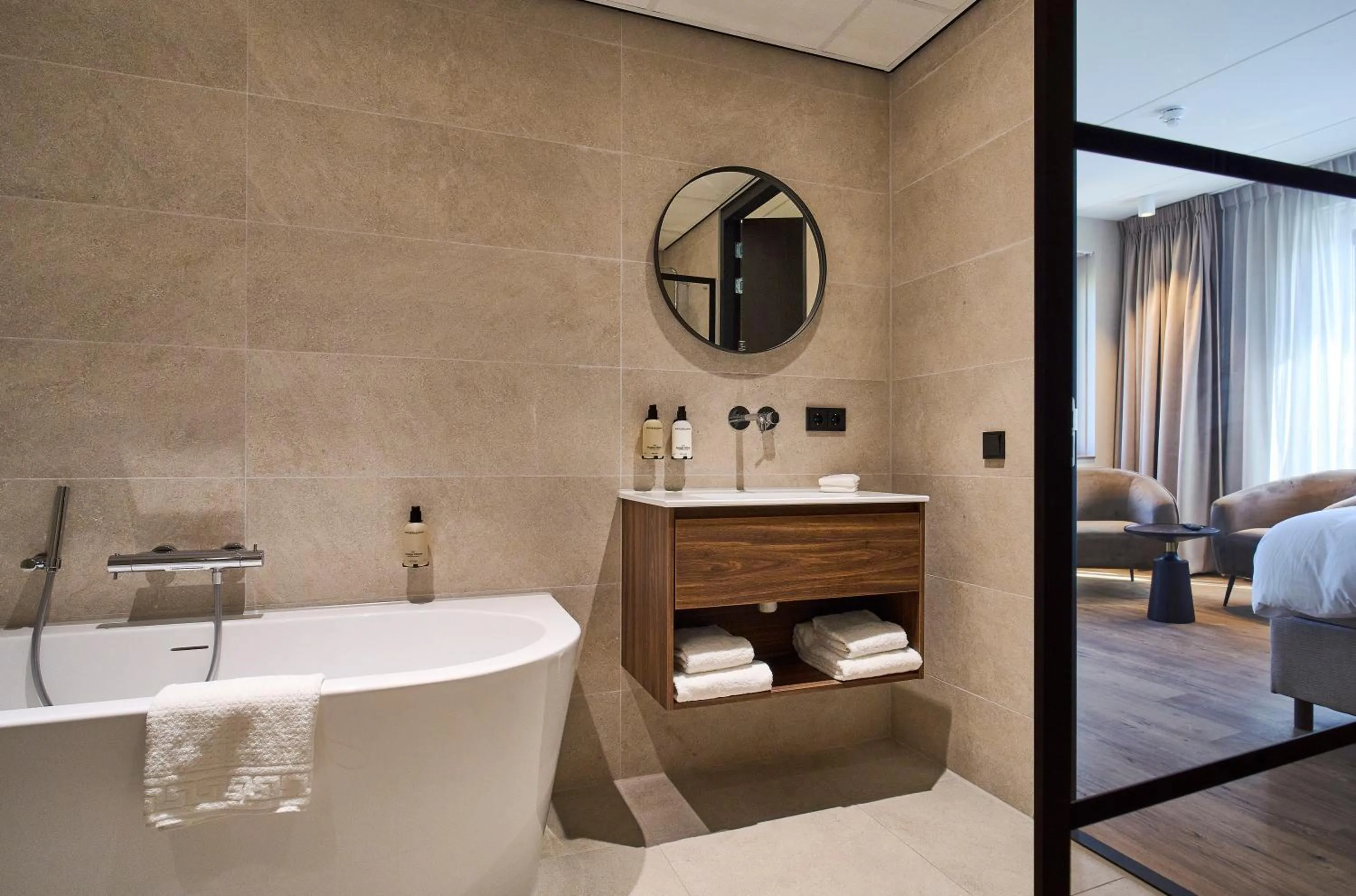 Bath, Bed in Eilandhotel Texel - Nieuw geopend hotel