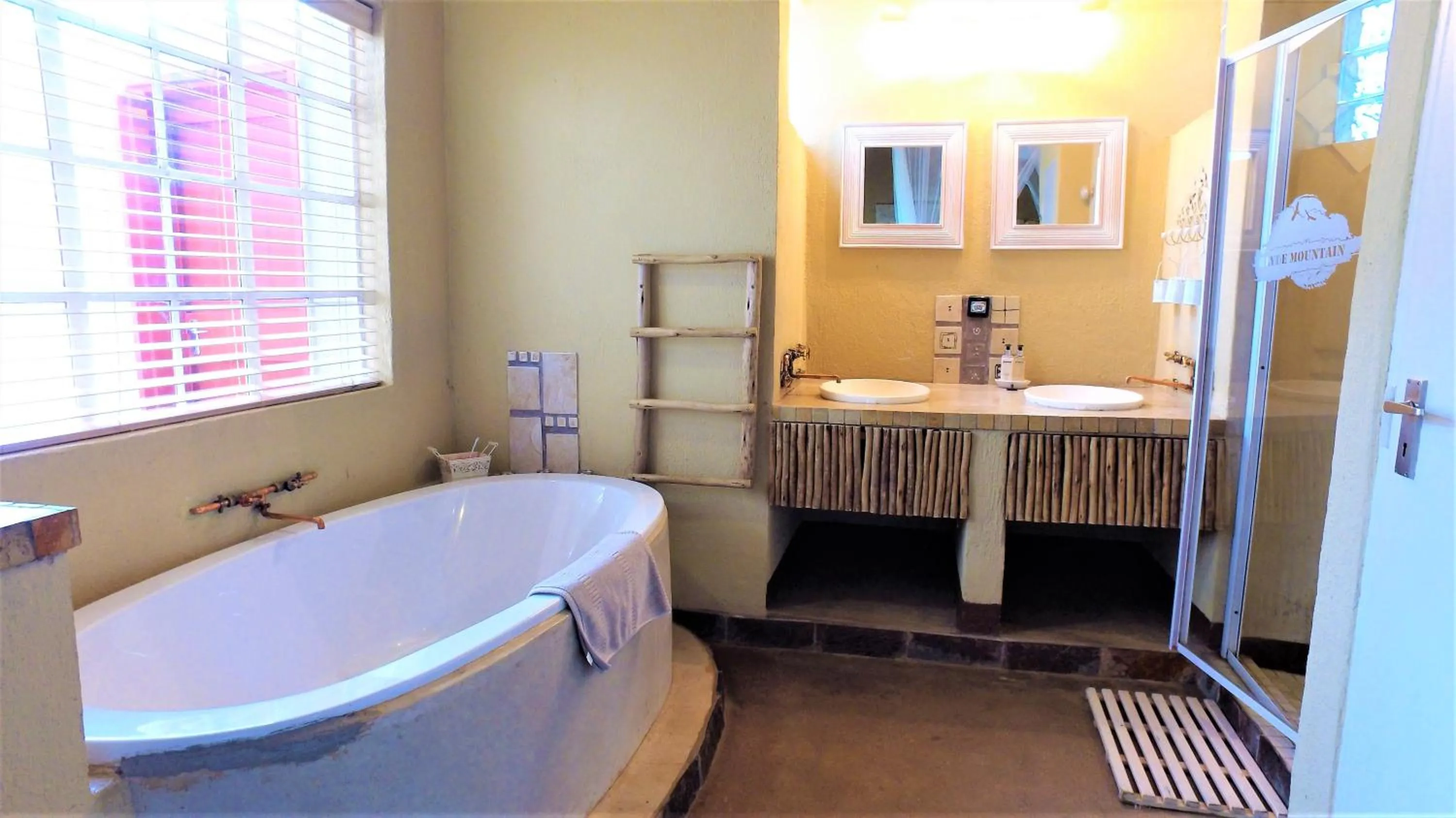 Bathroom in Blyde Mountain Country House