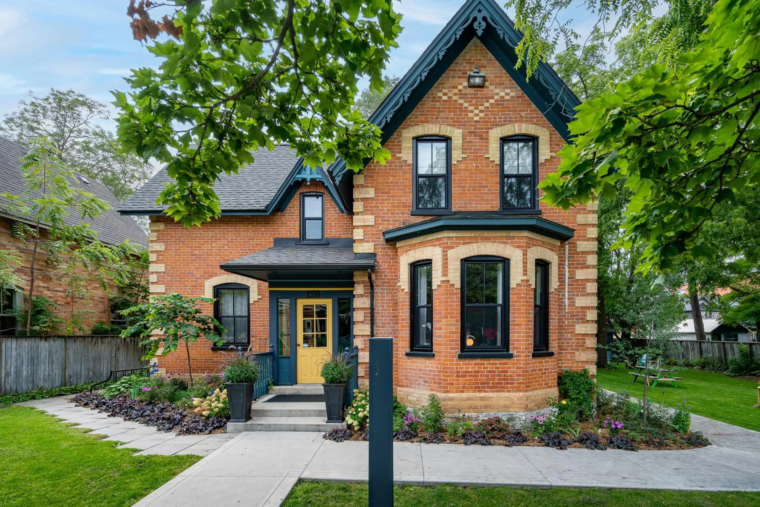 Property building in Somewhere Inn Collingwood