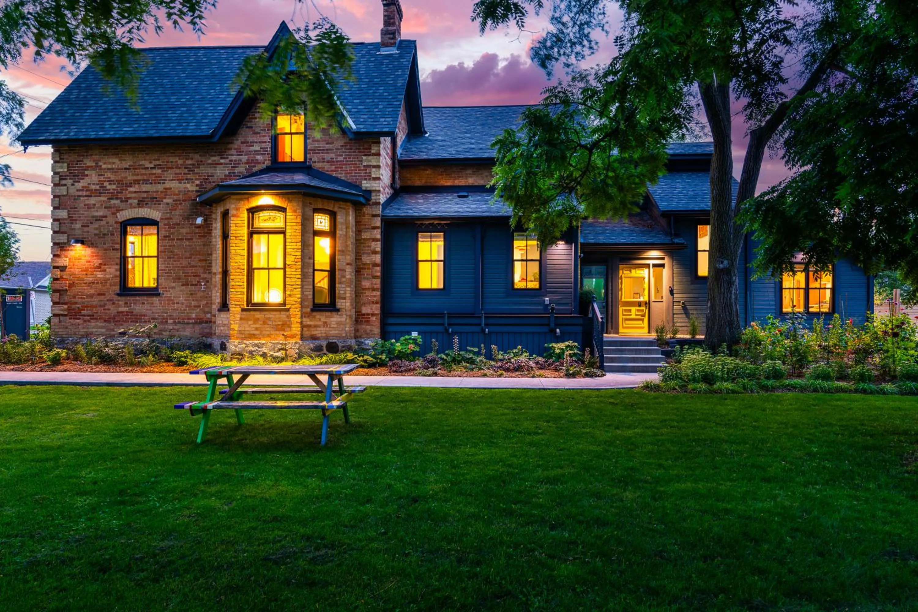 Property building in Somewhere Inn Collingwood