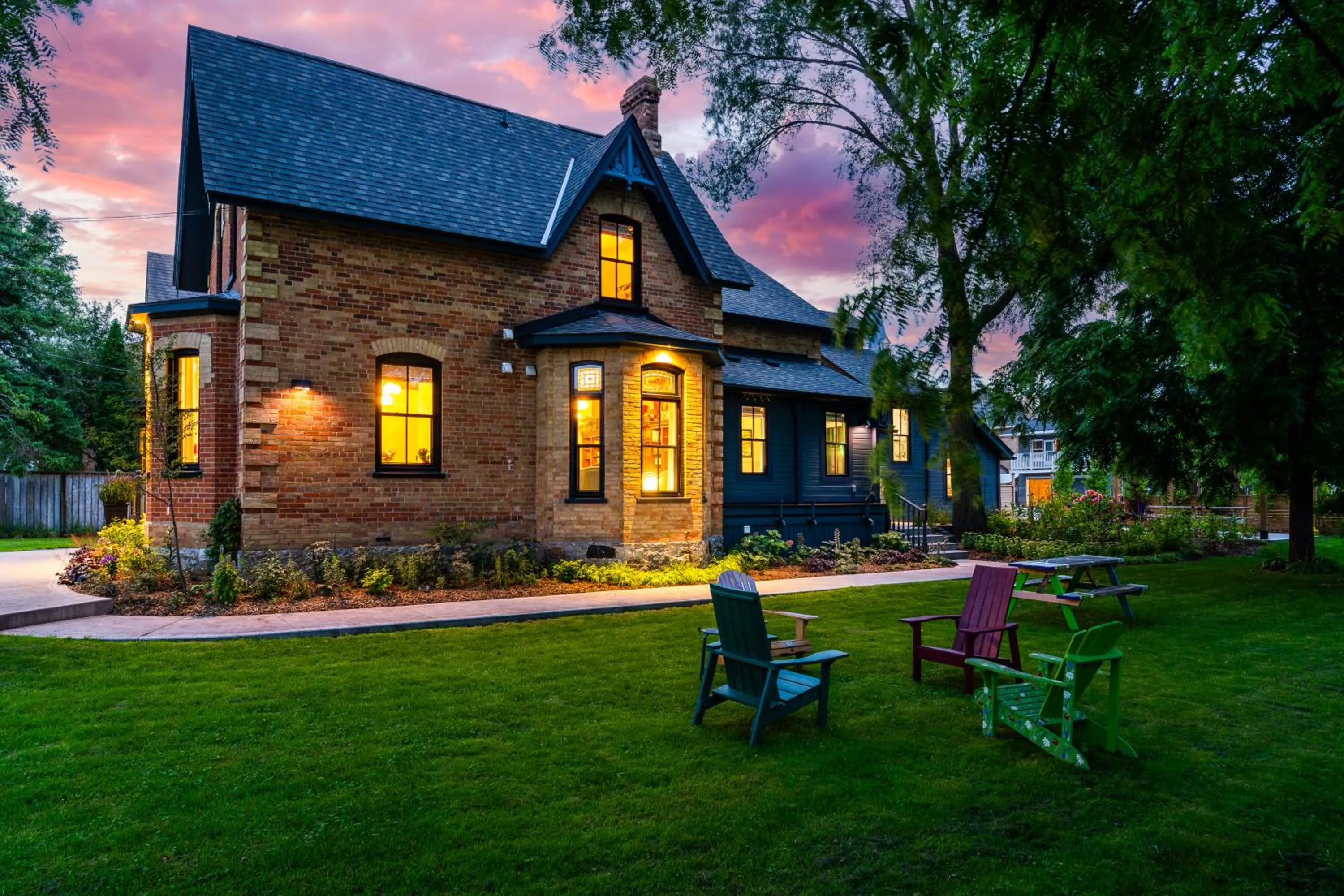 Property building in Somewhere Inn Collingwood