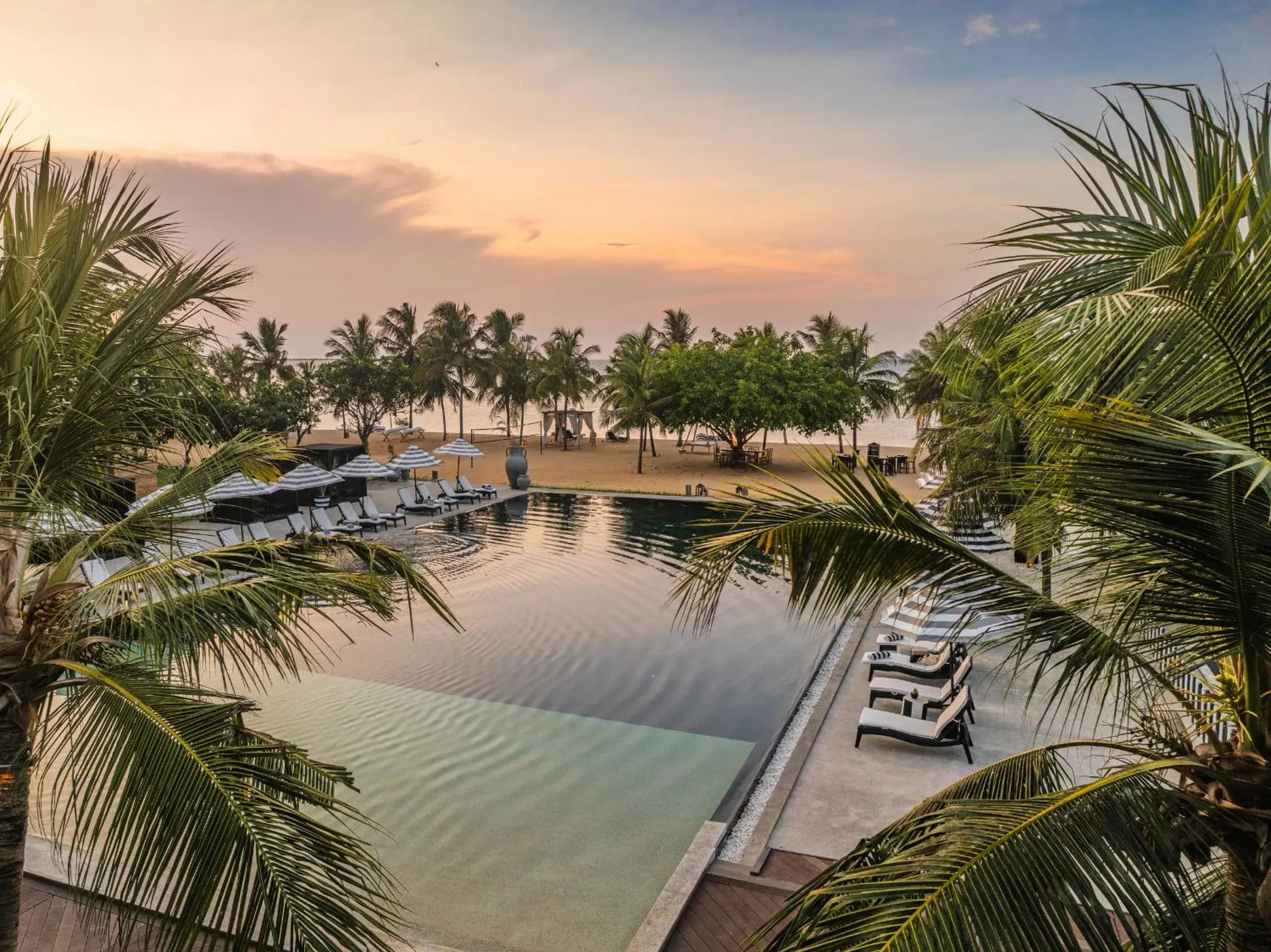 Swimming pool in Sun Siyam Pasikudah Swimming pool in Sun Siyam Pasikudah