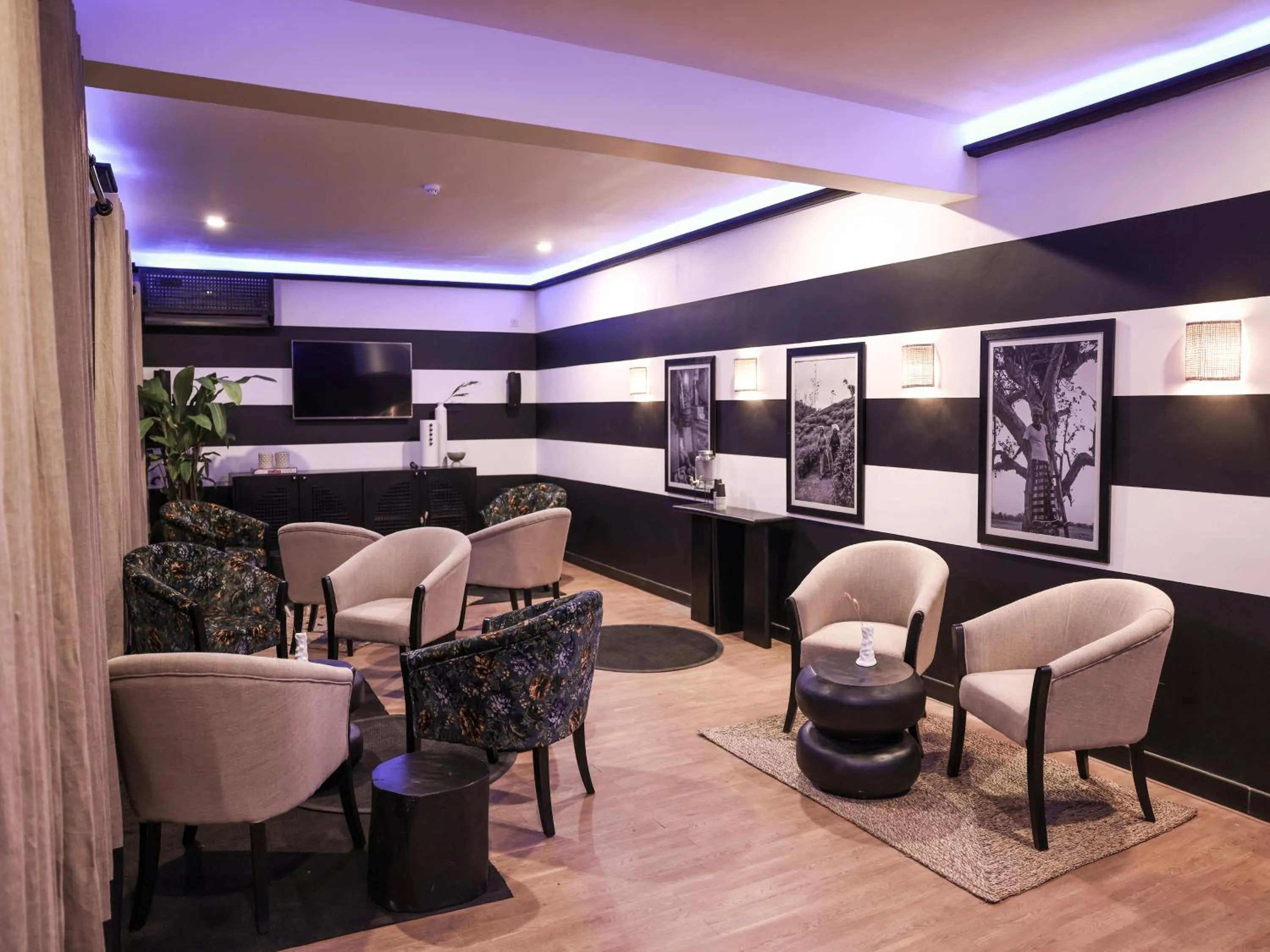 Karaoke in Sun Siyam Pasikudah