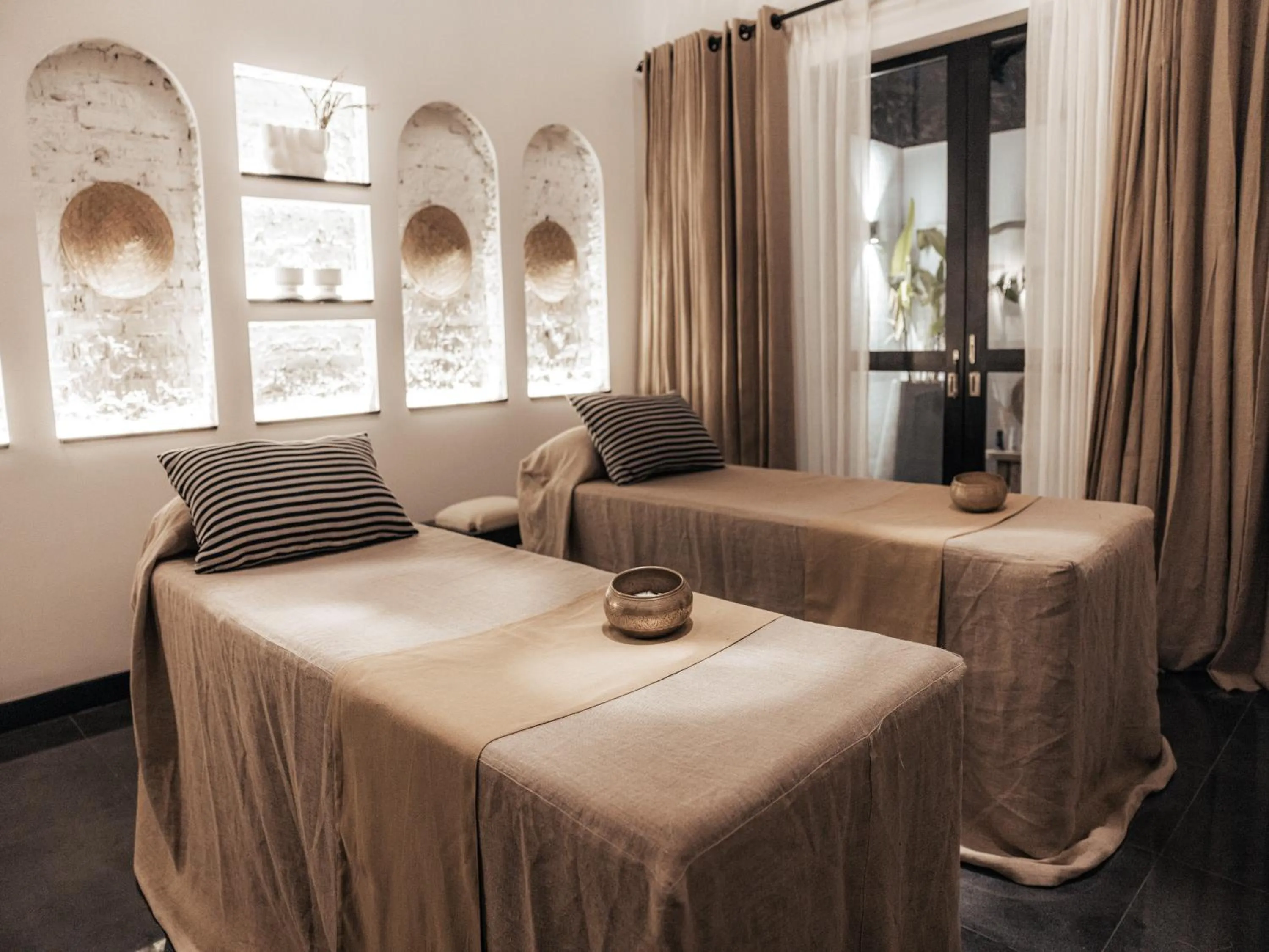 Massage, Bed in Sun Siyam Pasikudah