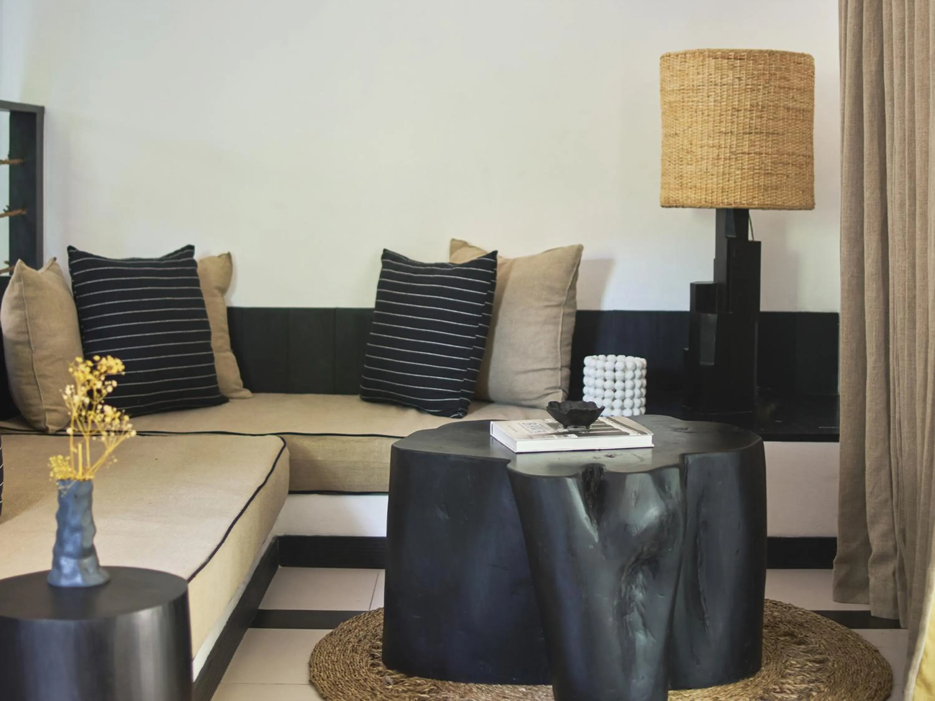 Seating area in Sun Siyam Pasikudah