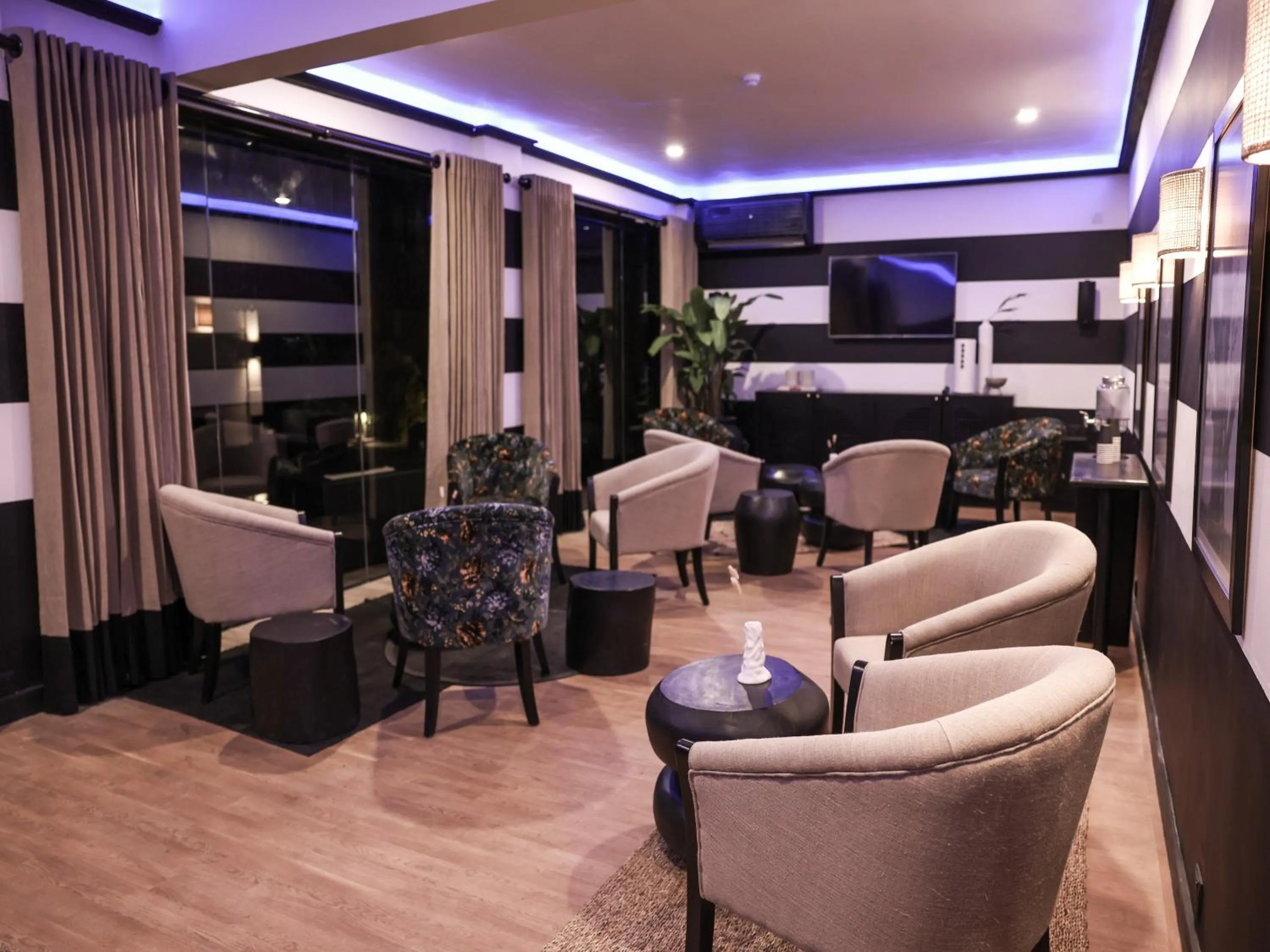 Karaoke in Sun Siyam Pasikudah