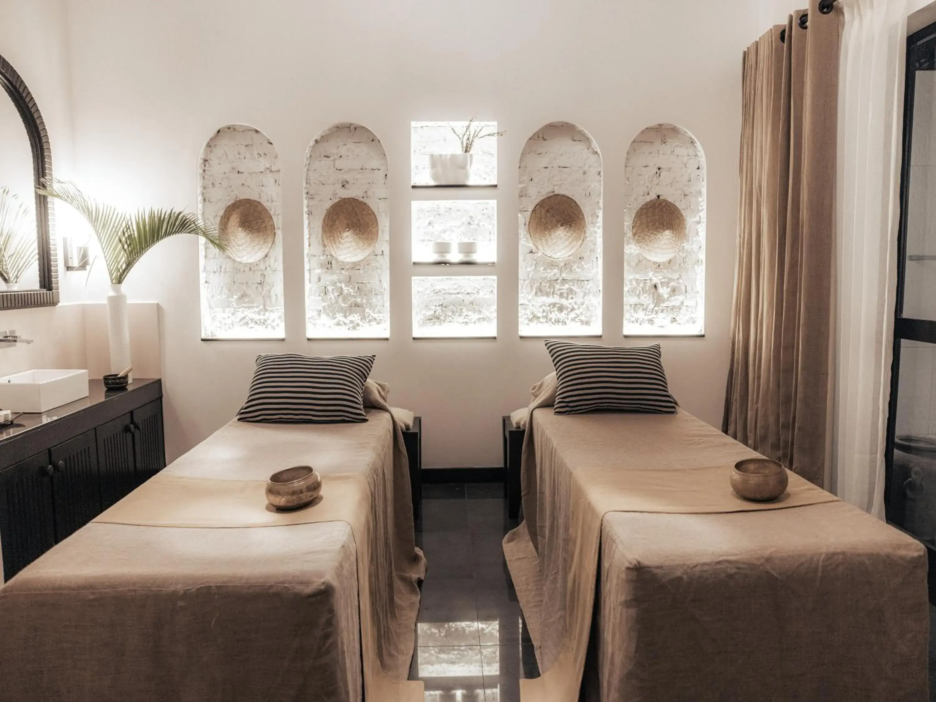 Massage, Bed in Sun Siyam Pasikudah Massage, Bed in Sun Siyam Pasikudah