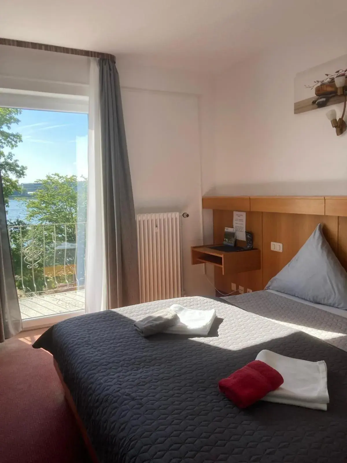 Double Room - single occupancy in Hotel Zum Weissen Mohren Double Room - single occupancy in Hotel Zum Weissen Mohren