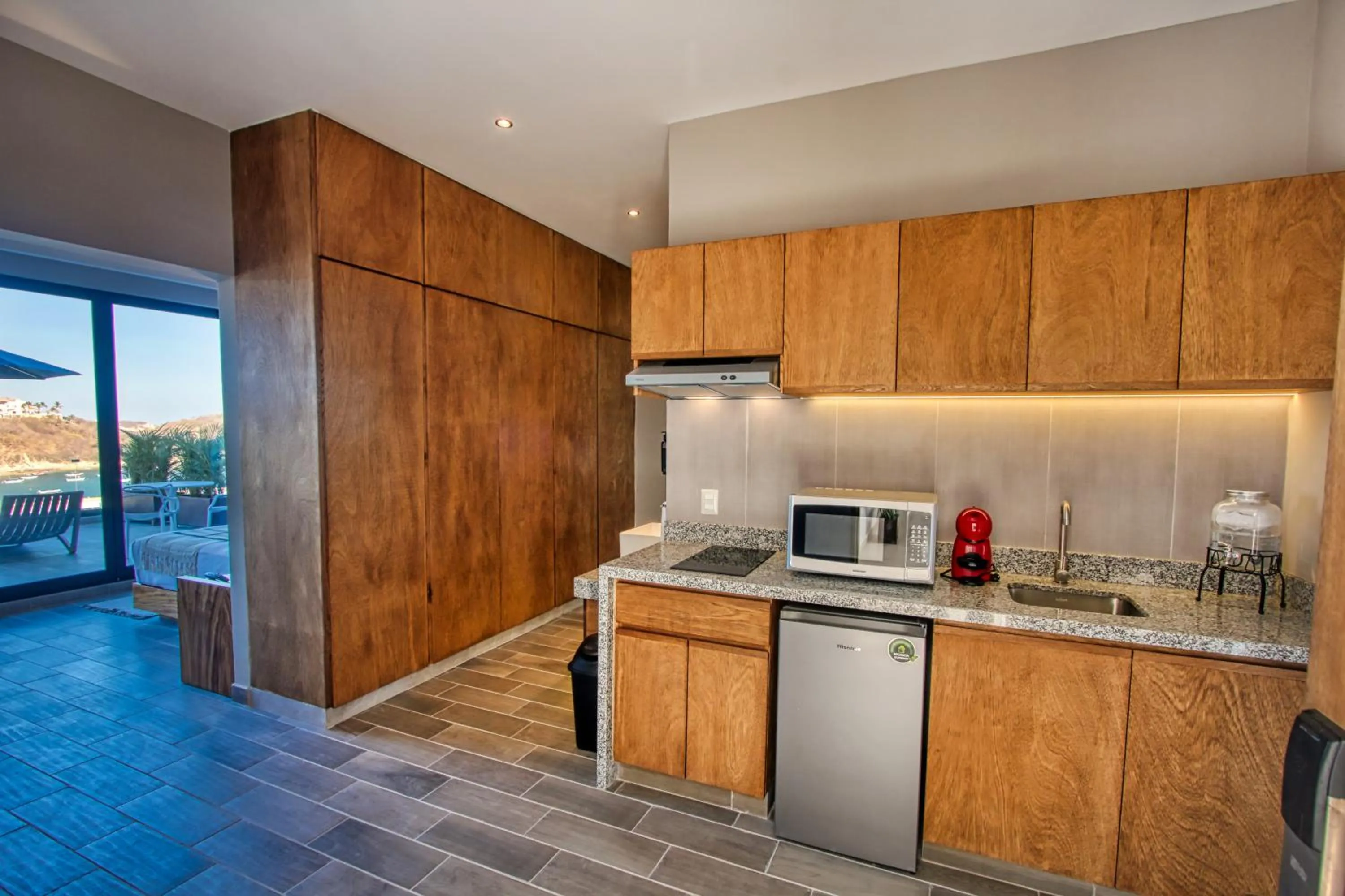 Kitchen or kitchenette in Nirú Ocean Suites by Binniguenda