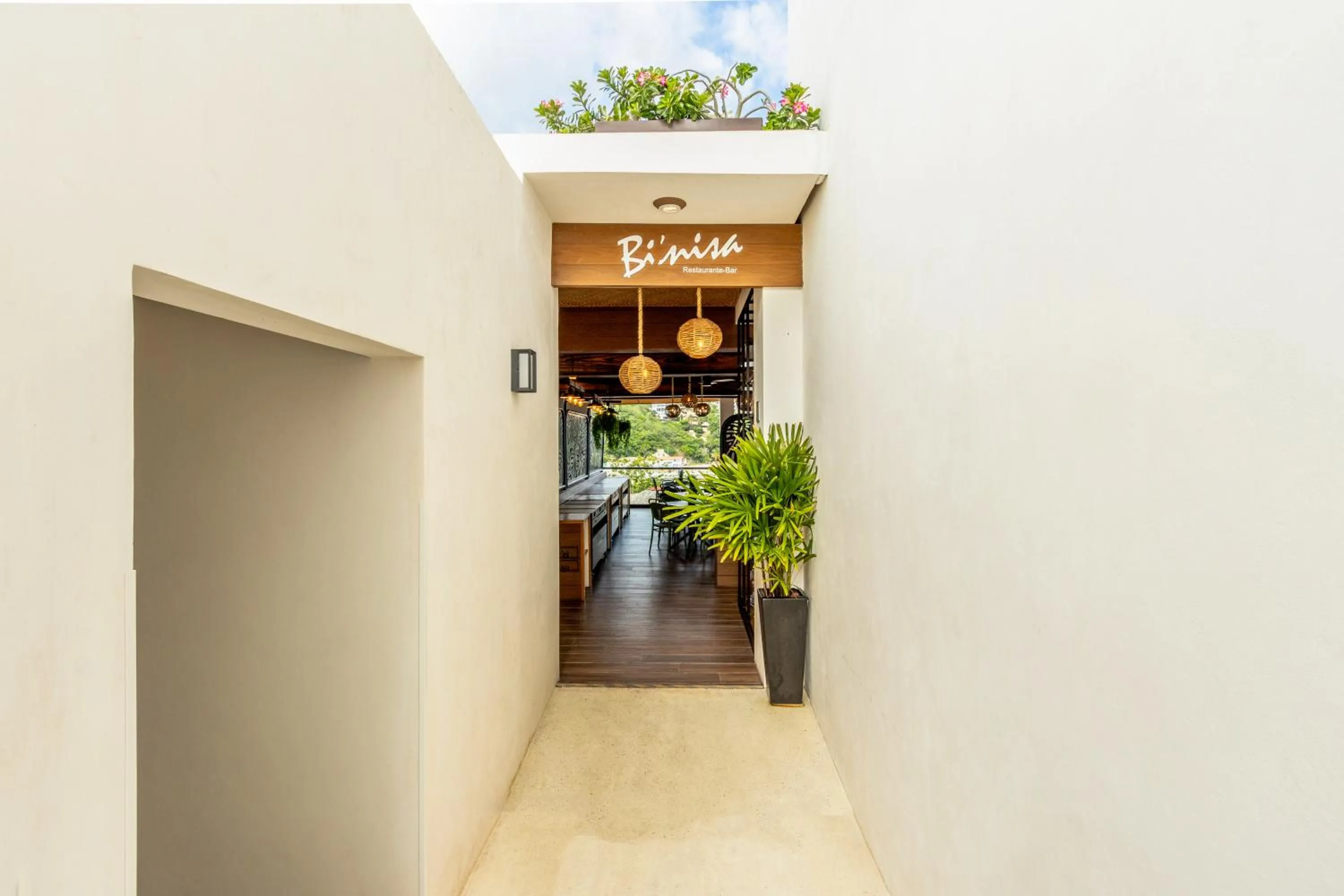 Restaurant/places to eat in Nirú Ocean Suites by Binniguenda