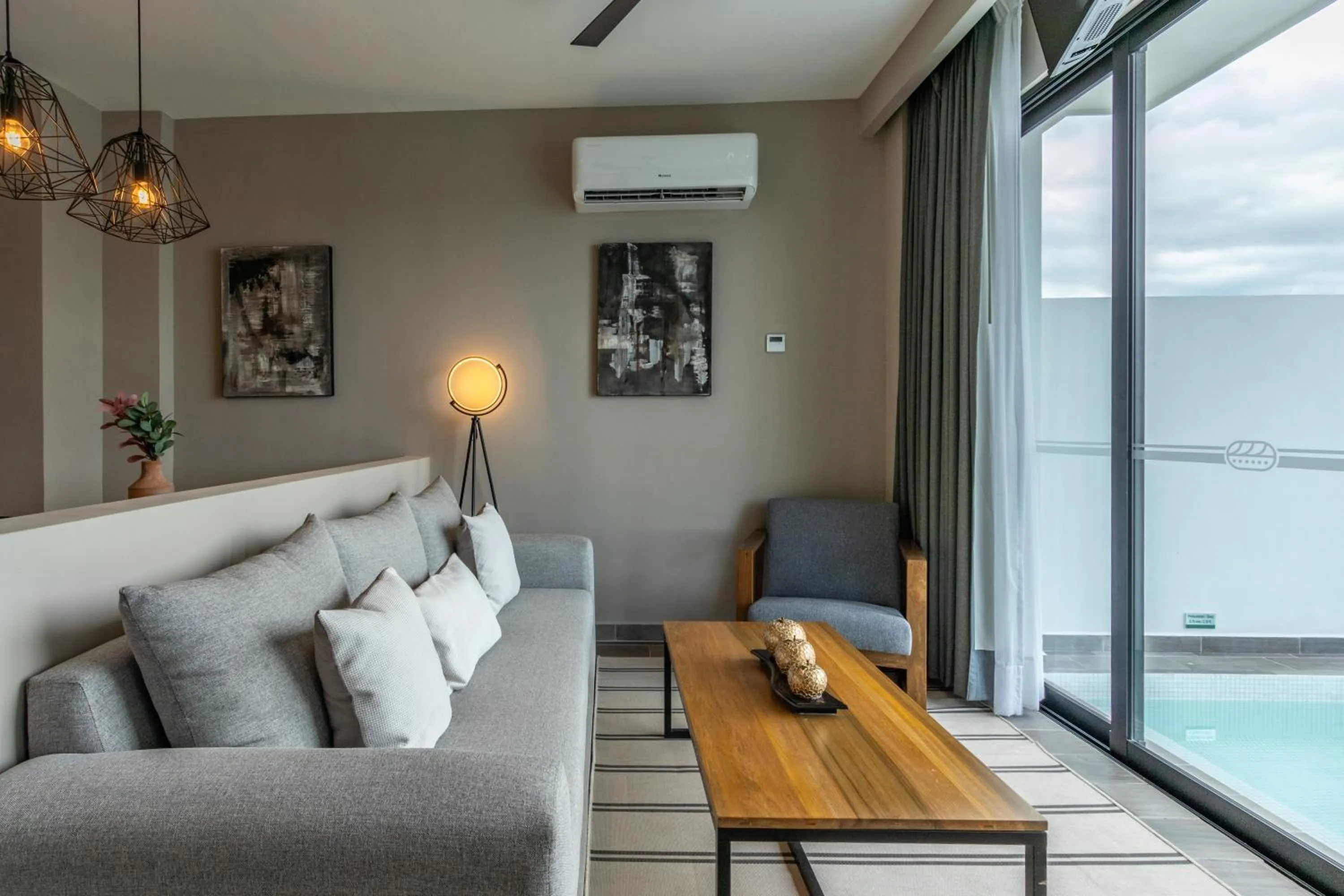 Living room in Nirú Ocean Suites by Binniguenda