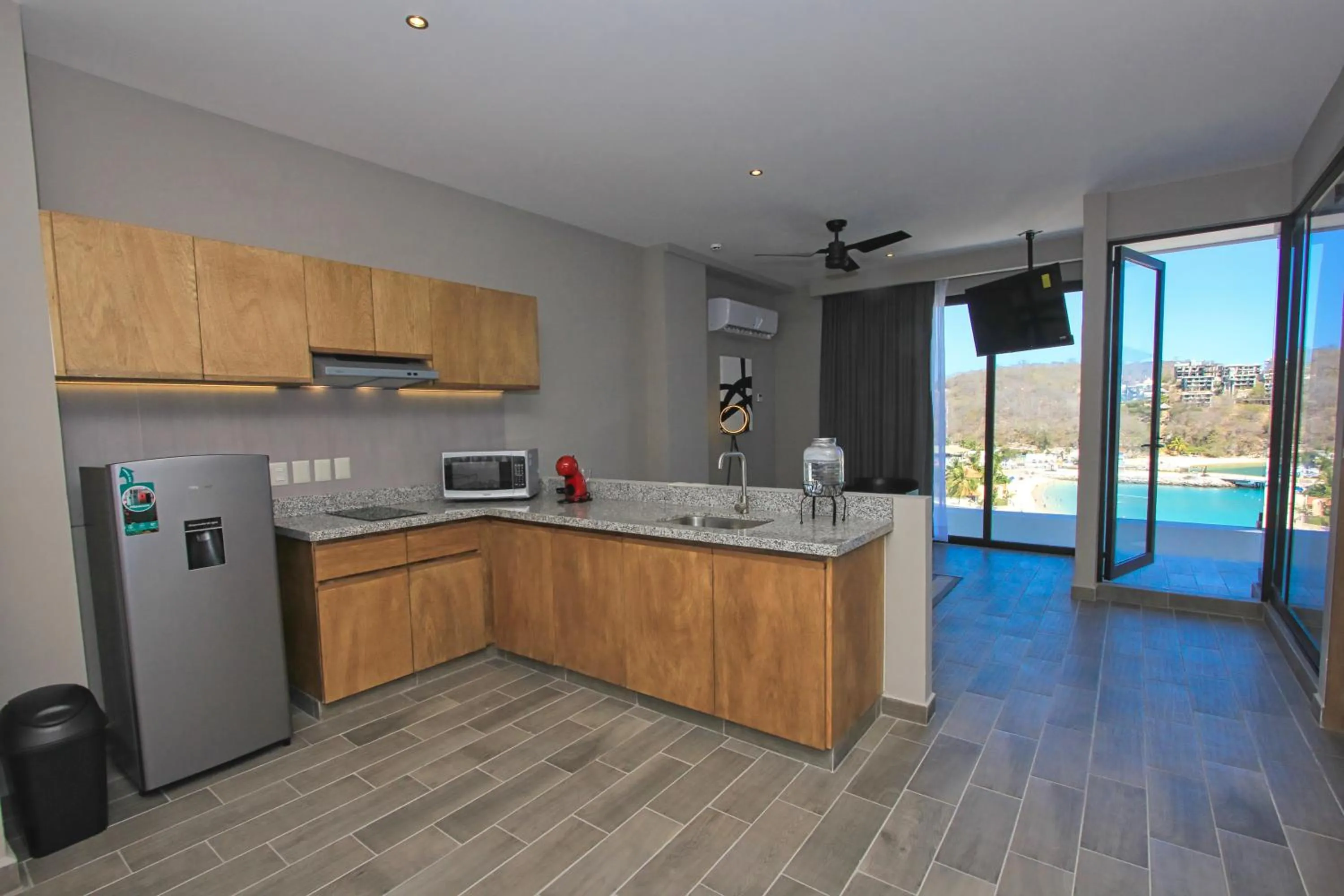 Kitchen or kitchenette in Nirú Ocean Suites by Binniguenda