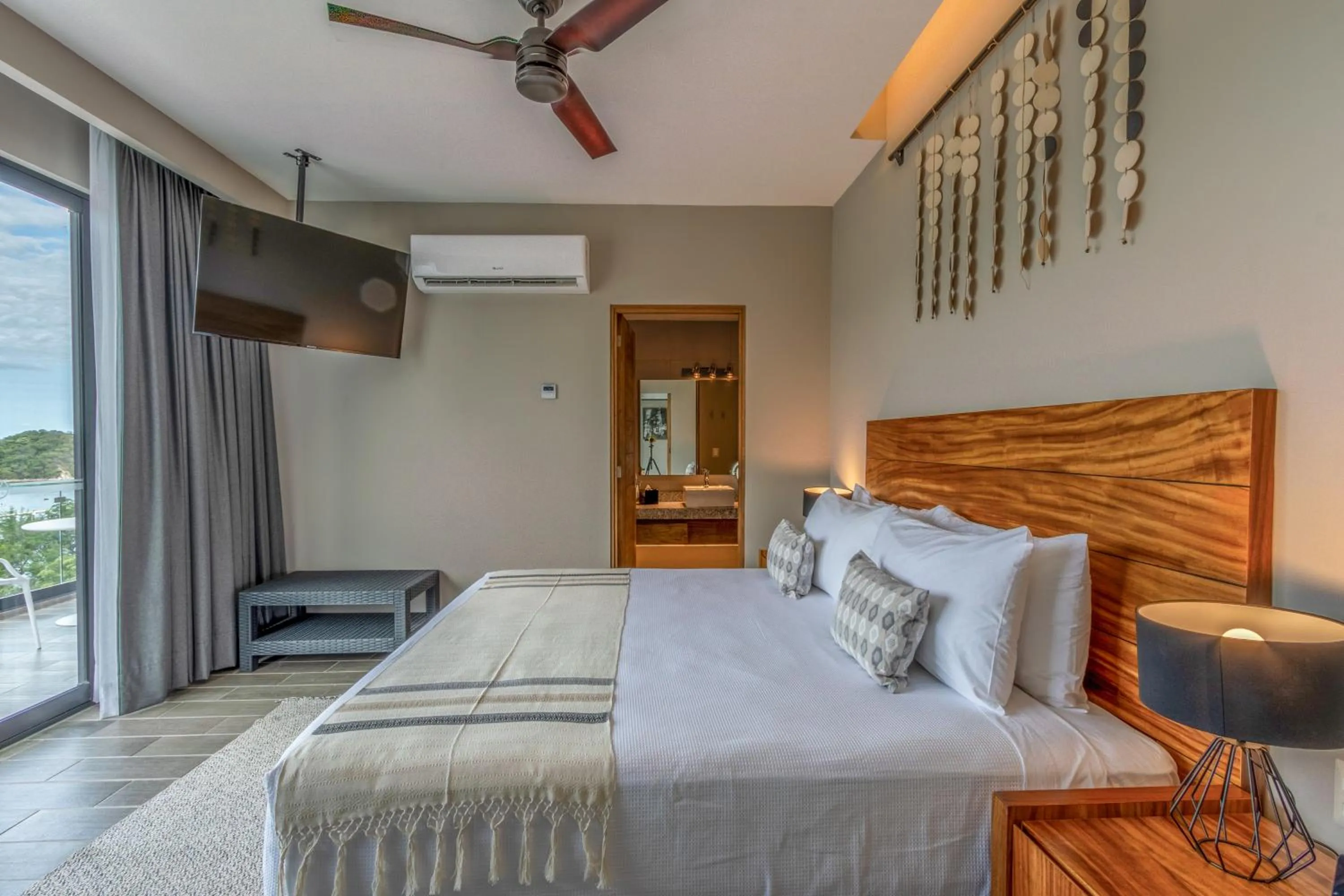 Bed in Nirú Ocean Suites by Binniguenda