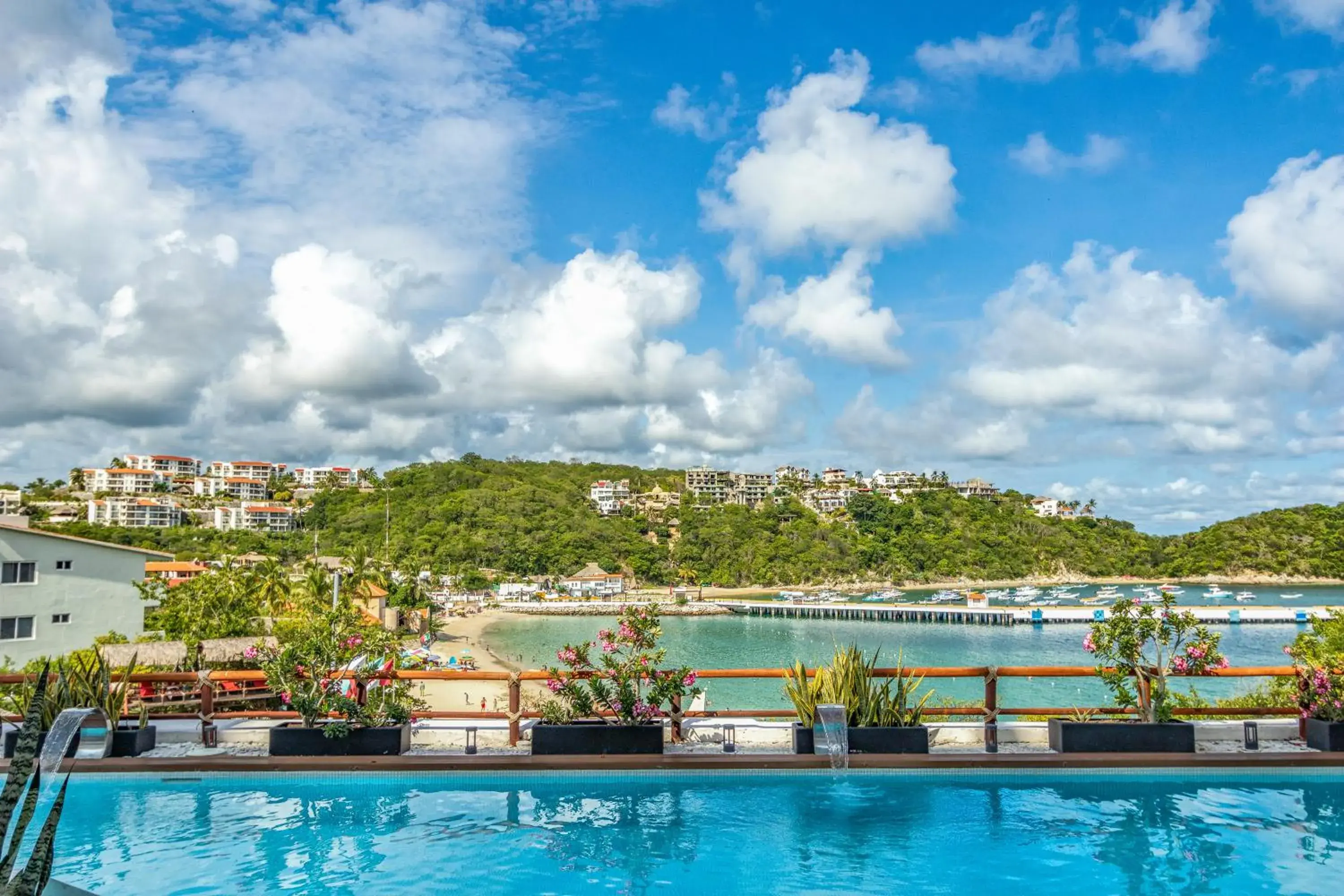 Swimming pool in Nirú Ocean Suites by Binniguenda Swimming pool in Nirú Ocean Suites by Binniguenda