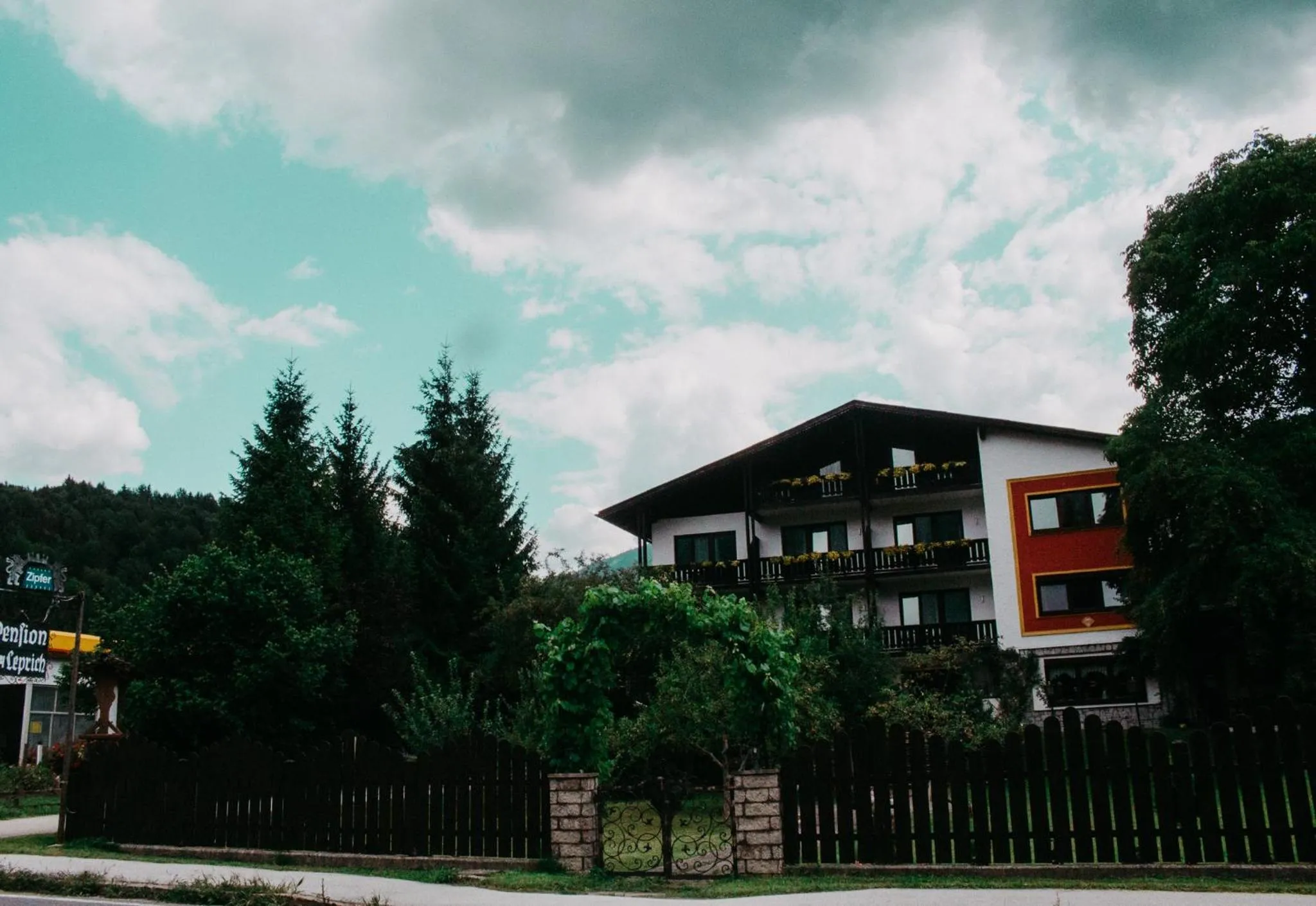 Property building in Pension Leprich