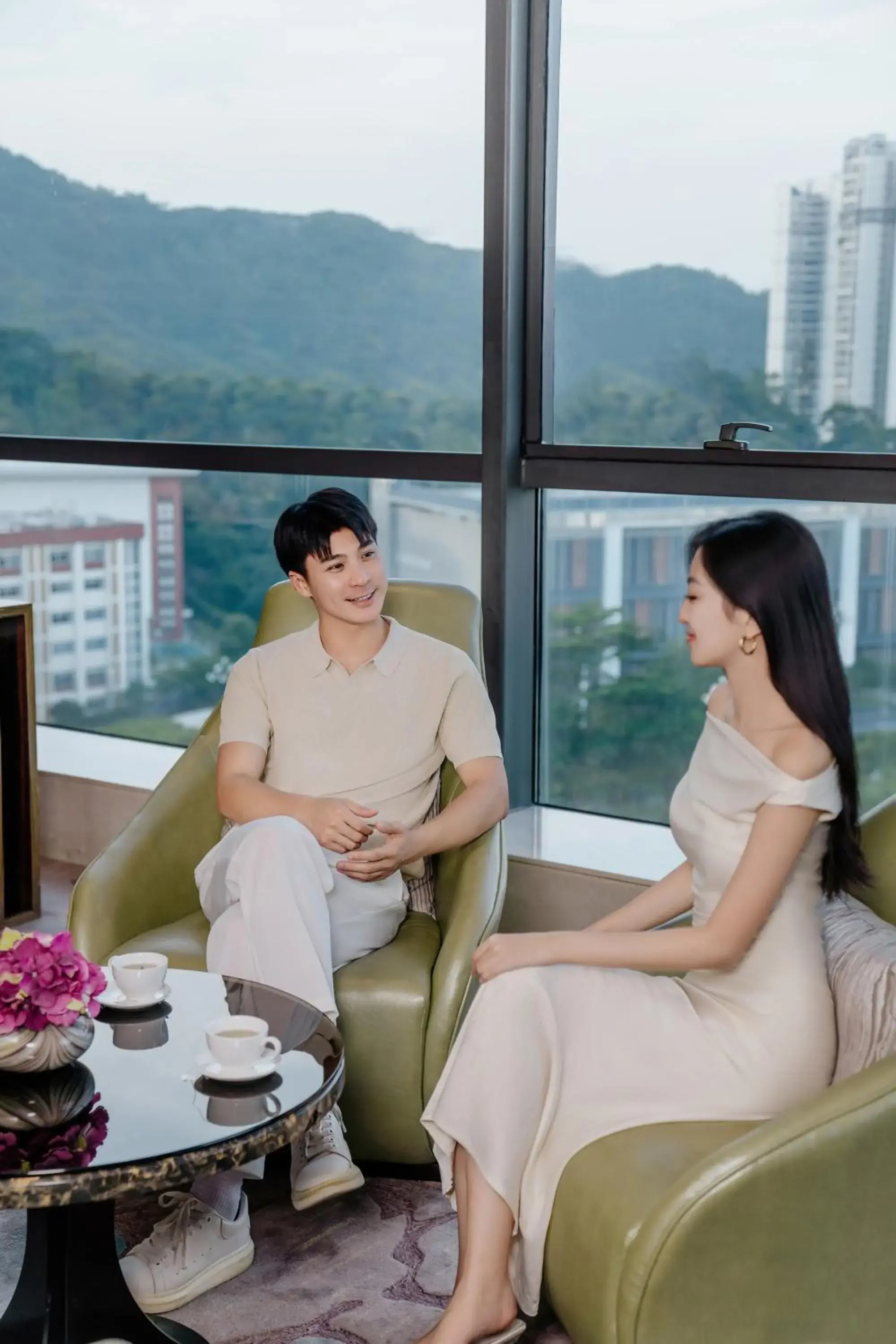 Lounge or bar in DoubleTree by Hilton Guangzhou Science City-Free Shuttle Bus Service During Canton Fair Period Lounge or bar in DoubleTree by Hilton Guangzhou Science City-Free Shuttle Bus Service During Canton Fair Period