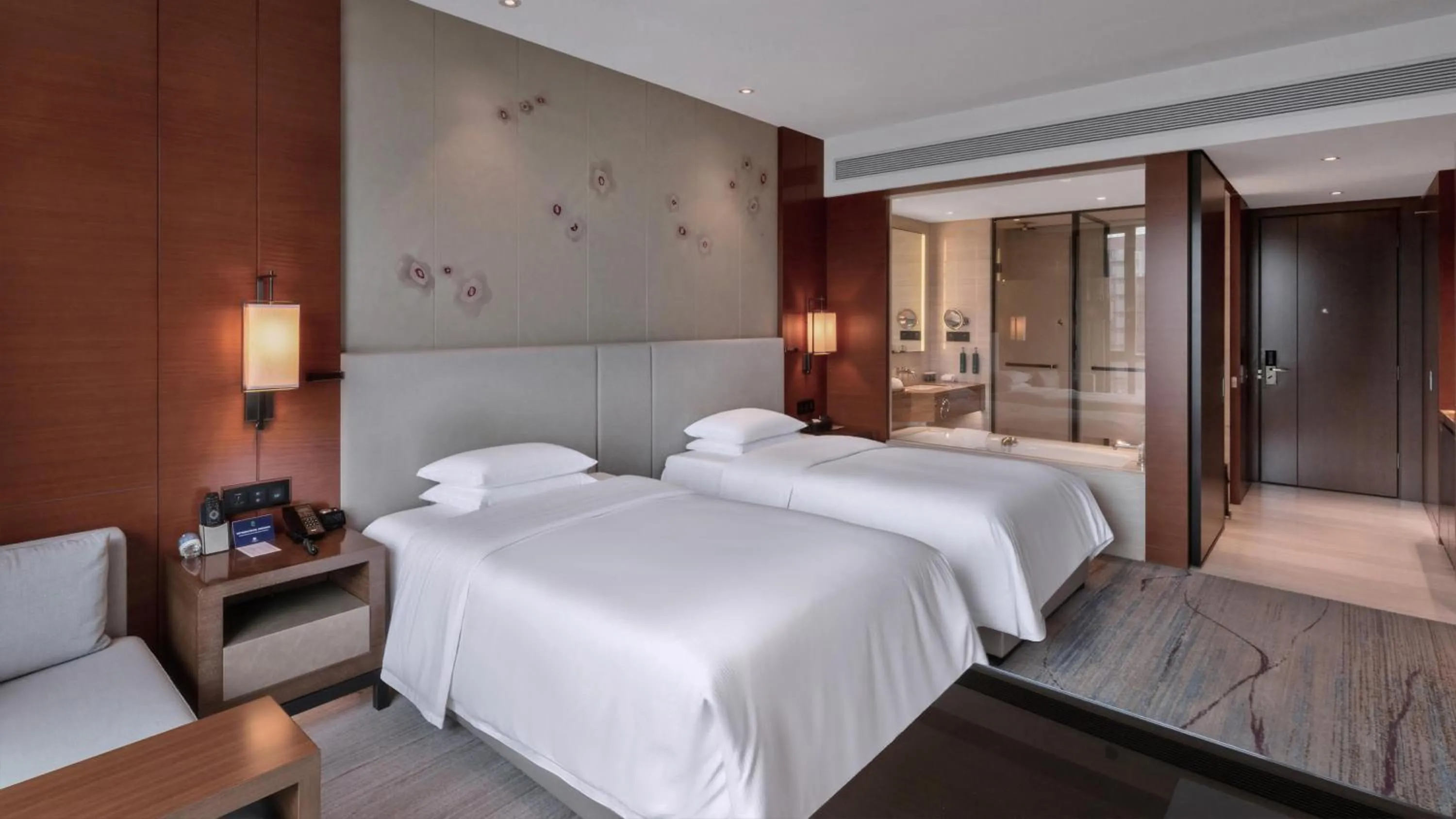Bed in DoubleTree by Hilton Guangzhou Science City