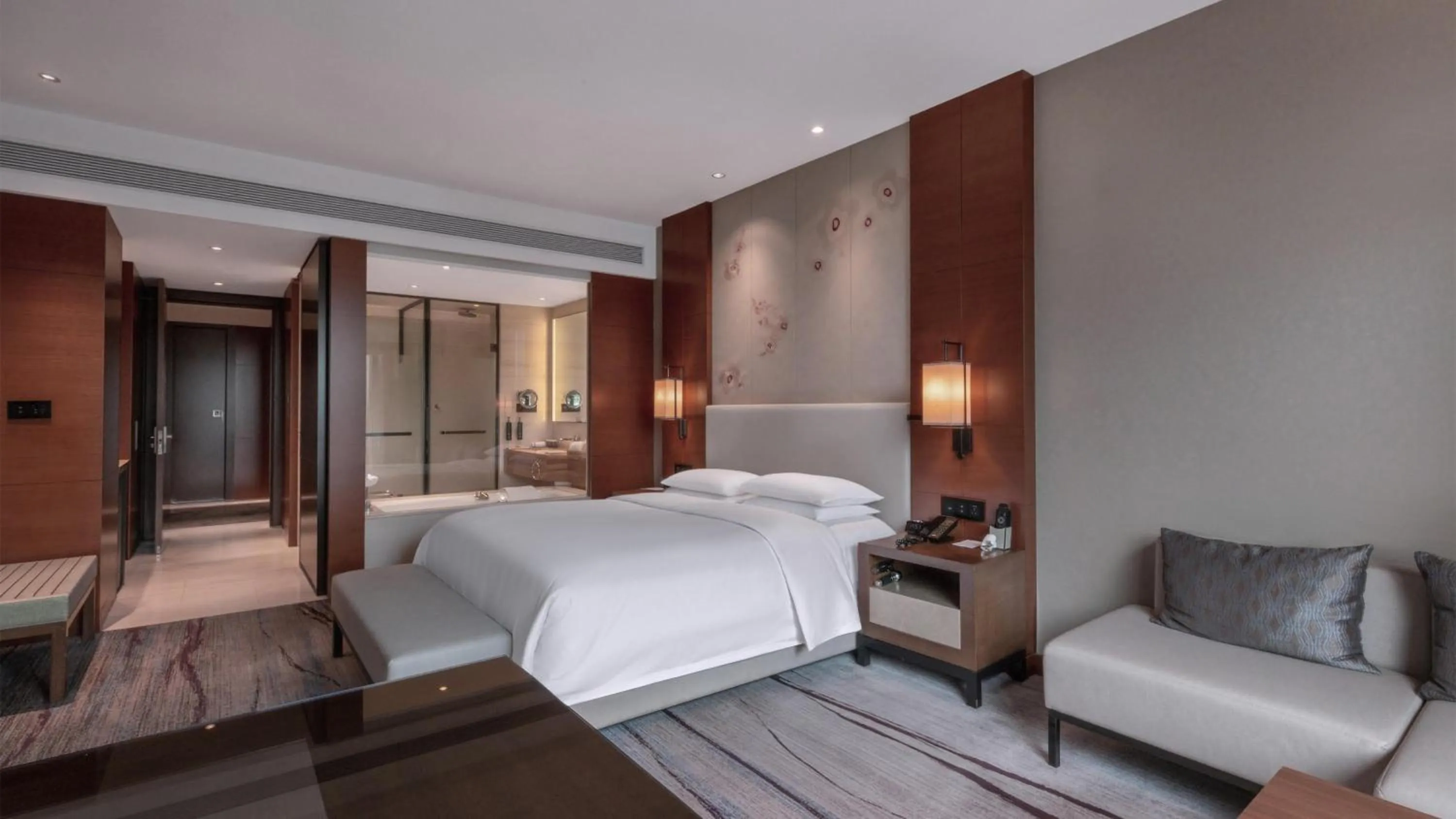 Bed in DoubleTree by Hilton Guangzhou Science City