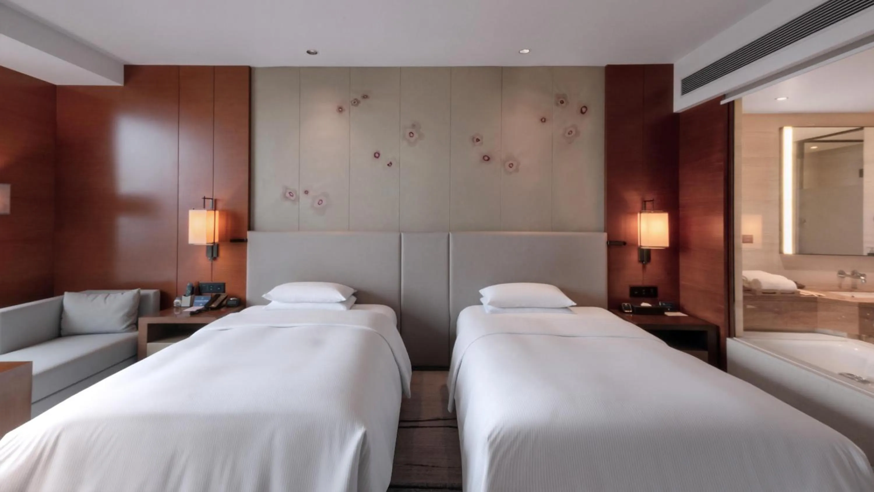 Bed in DoubleTree by Hilton Guangzhou Science City