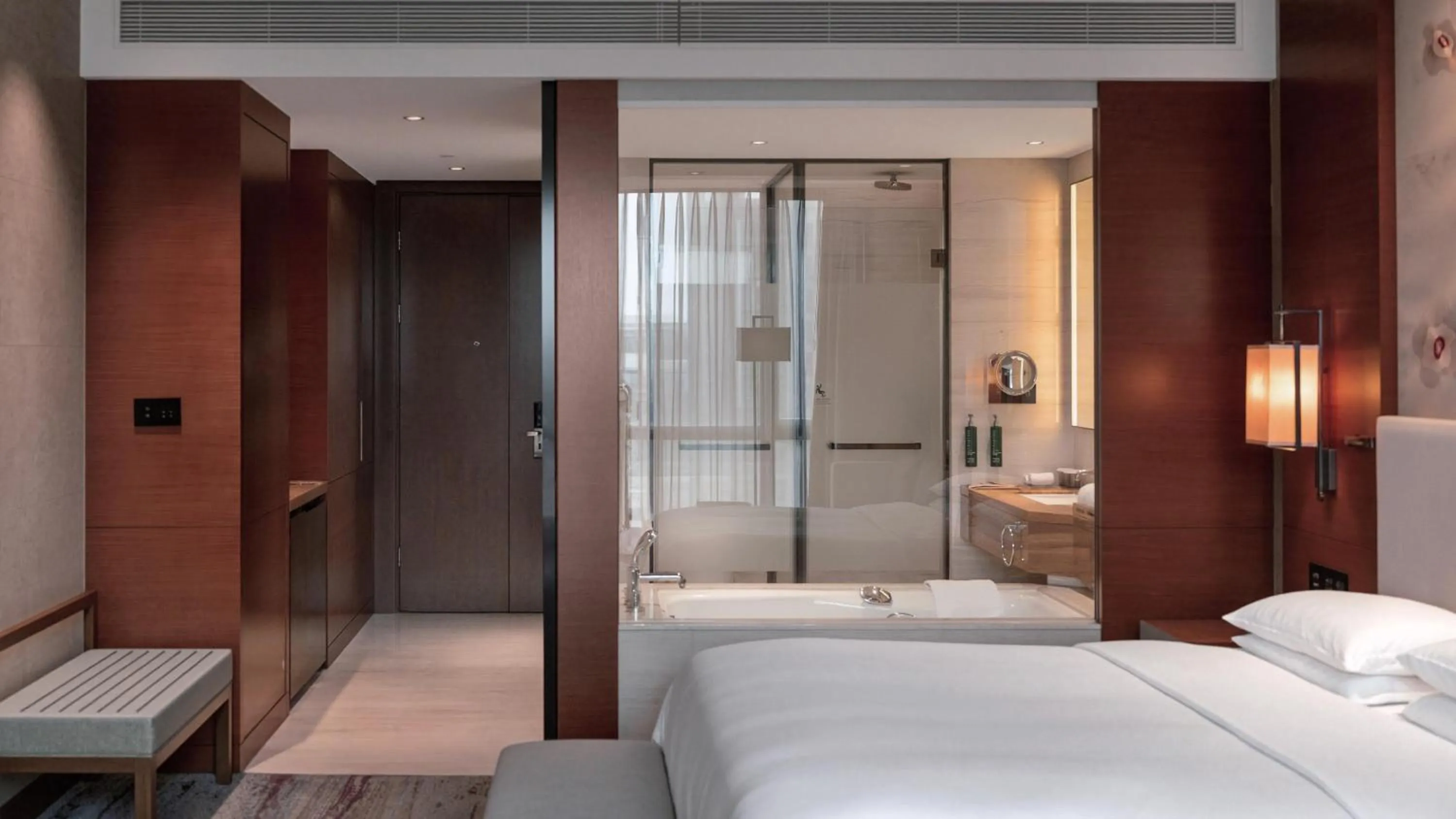 Bed in DoubleTree by Hilton Guangzhou Science City