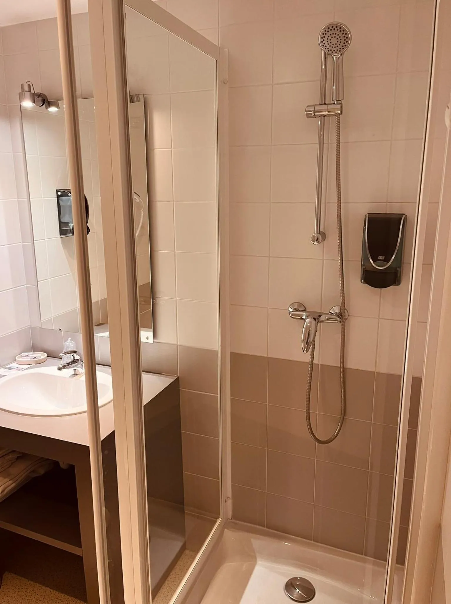 Shower in Restaurant Hôtel du Vercors