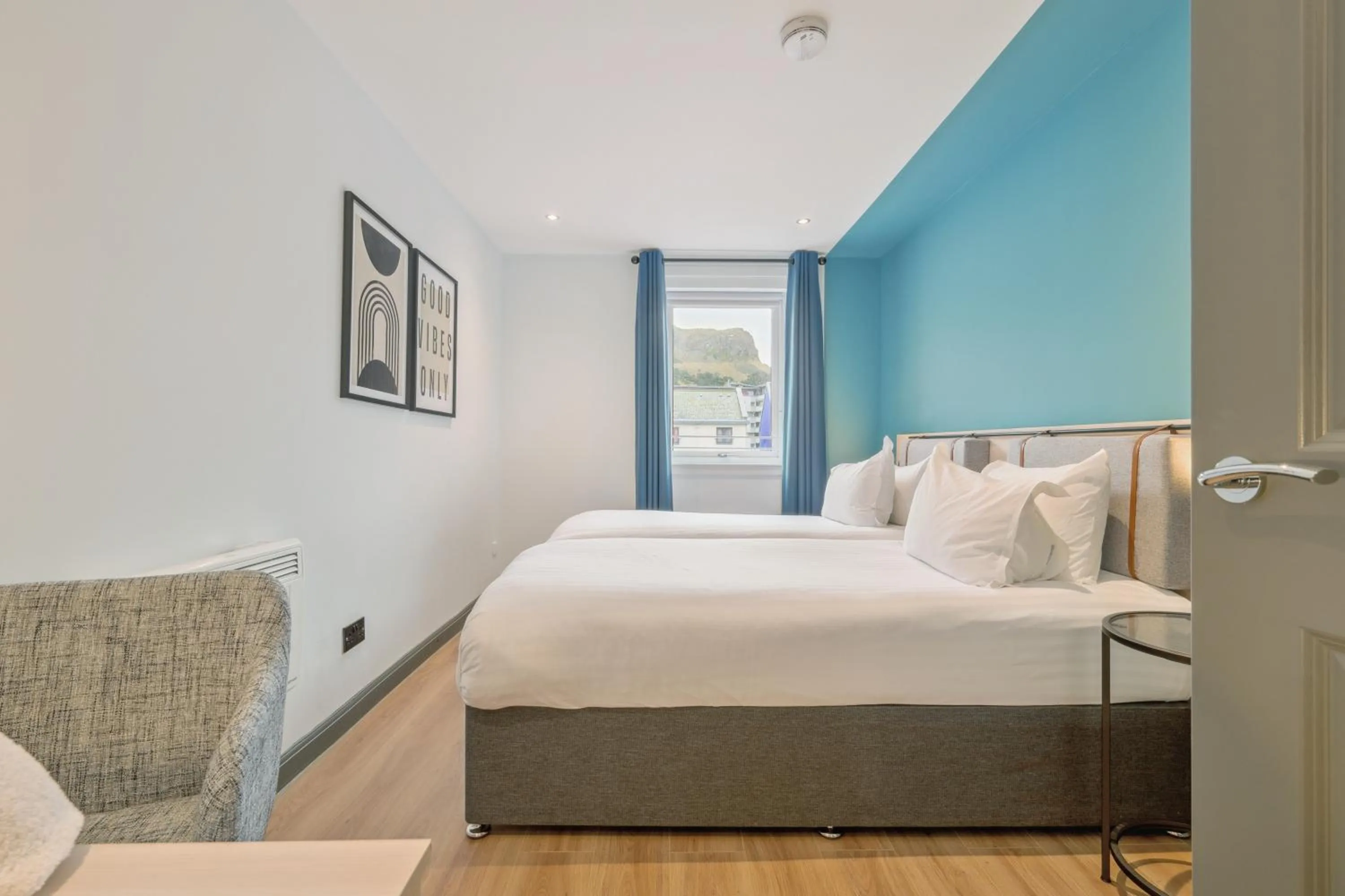 Bedroom, Bed in Holyrood Aparthotel