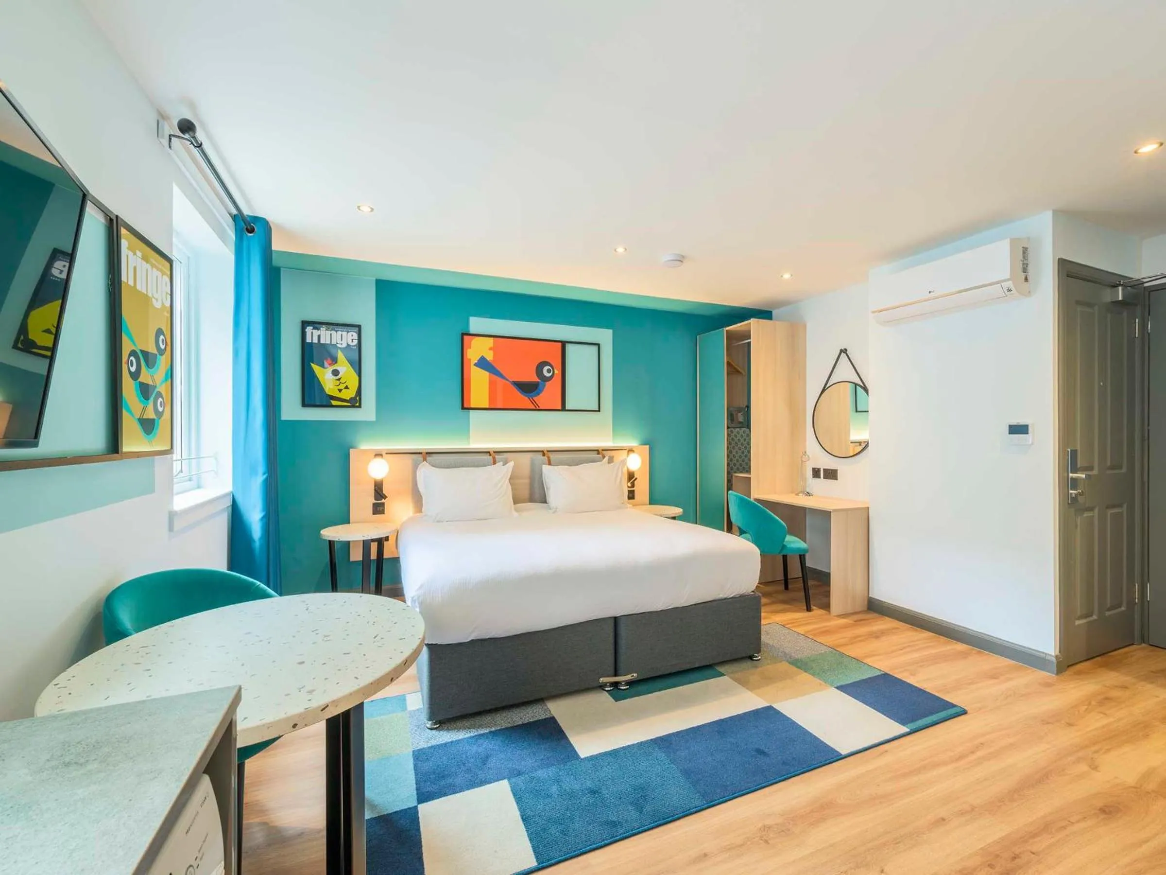 Bed in Holyrood Aparthotel