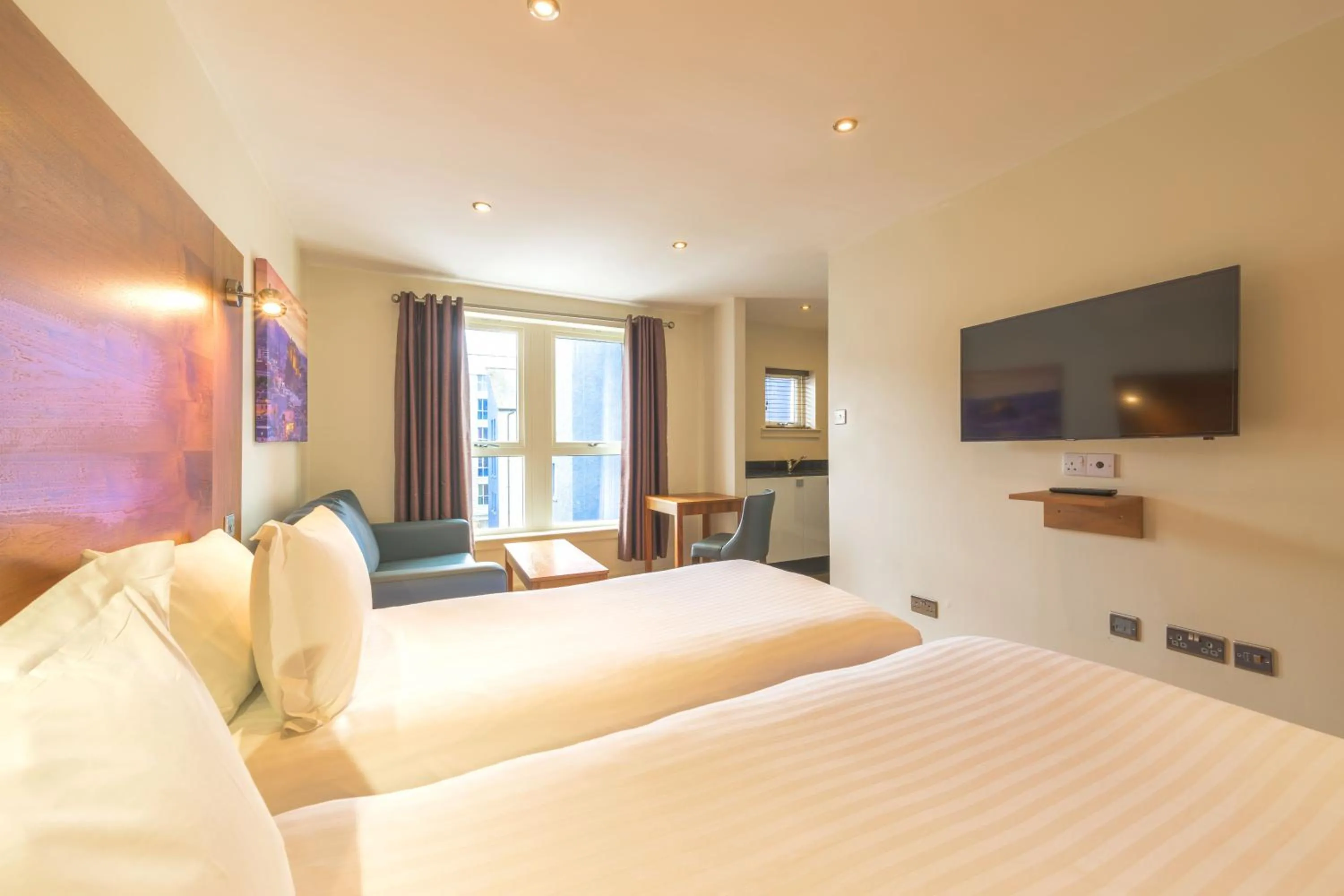 Bed in Holyrood Aparthotel