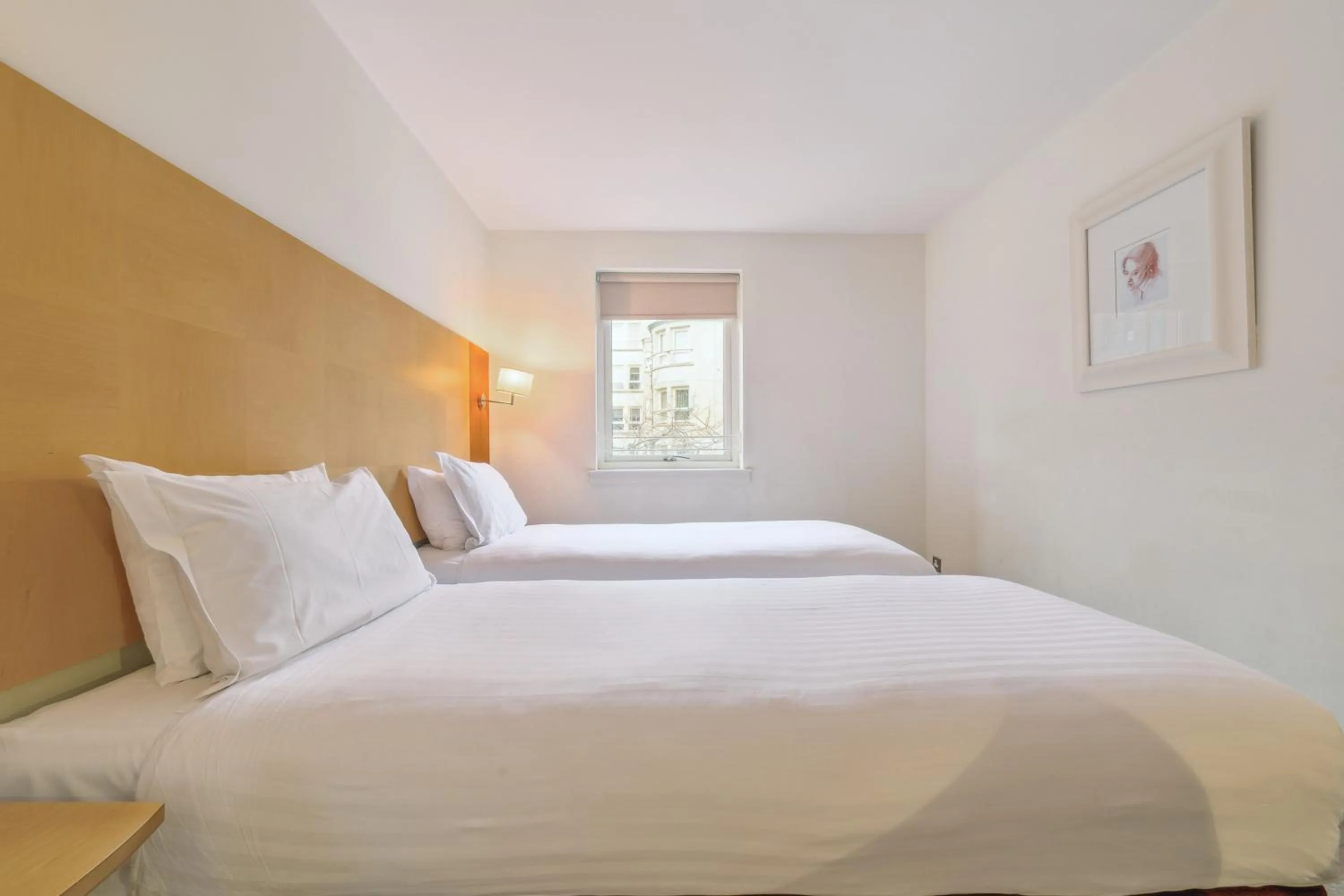Bed in Holyrood Aparthotel