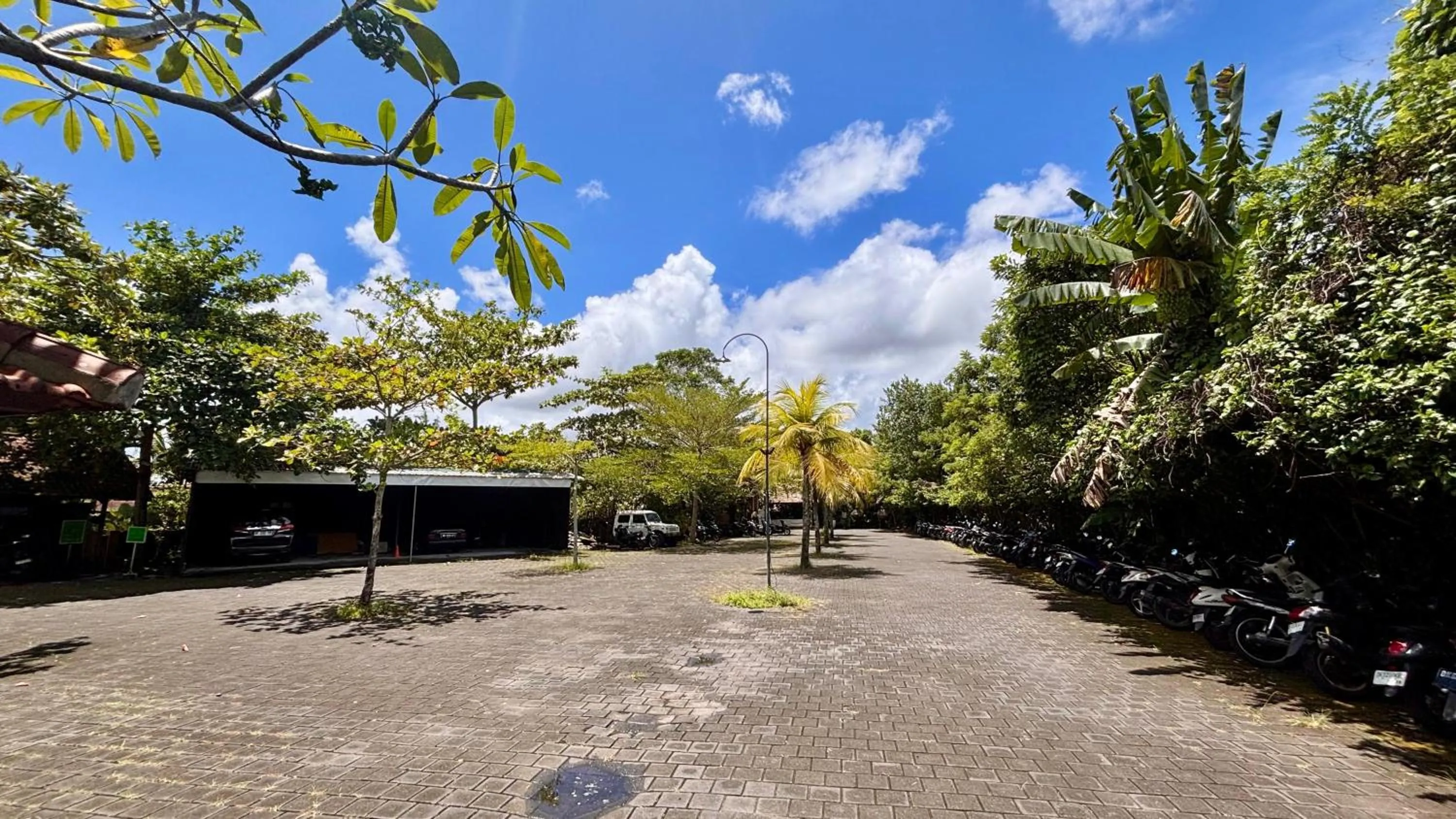 Parking in Svarga Bebek Villas