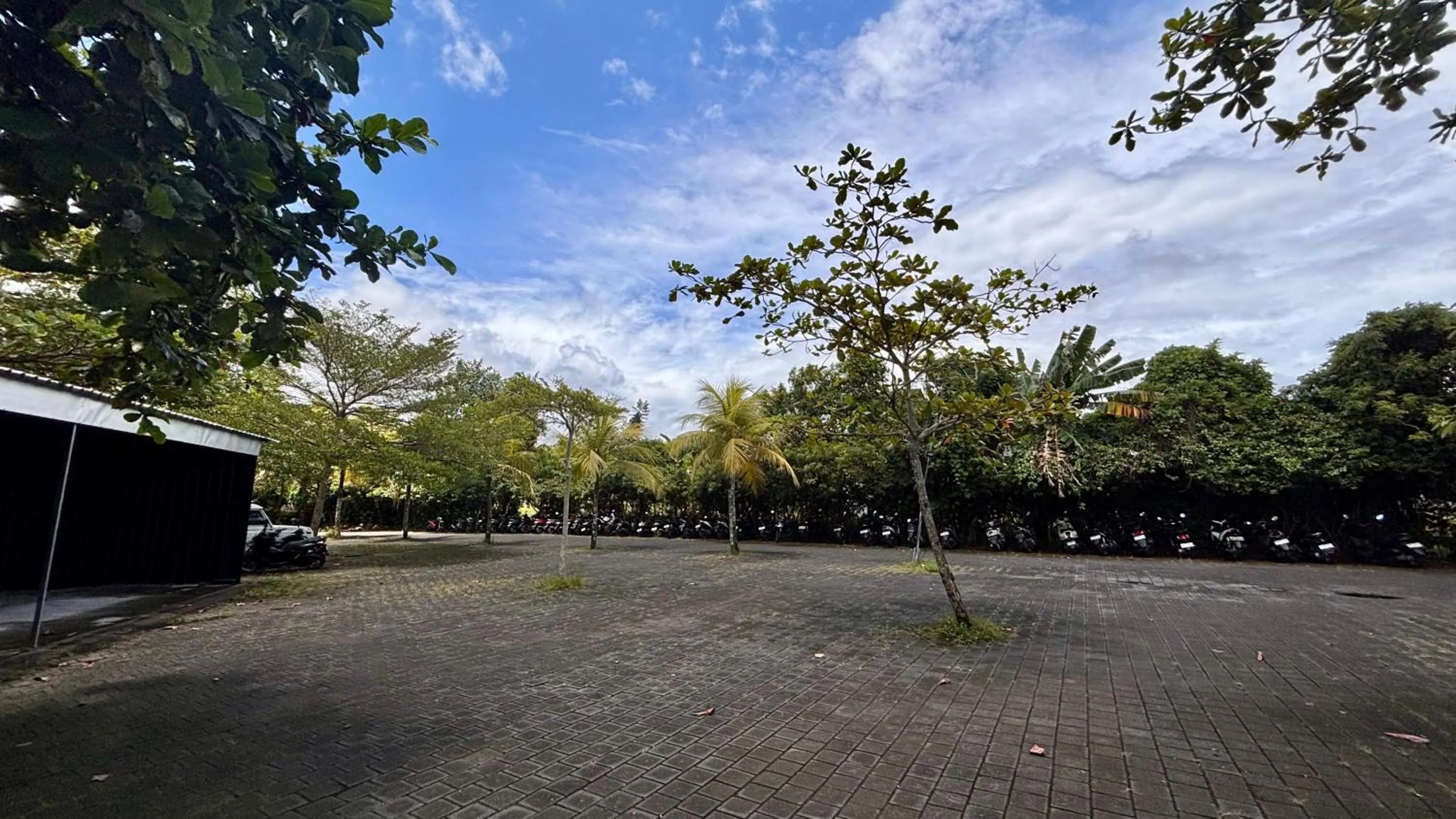 Parking in Svarga Bebek Villas