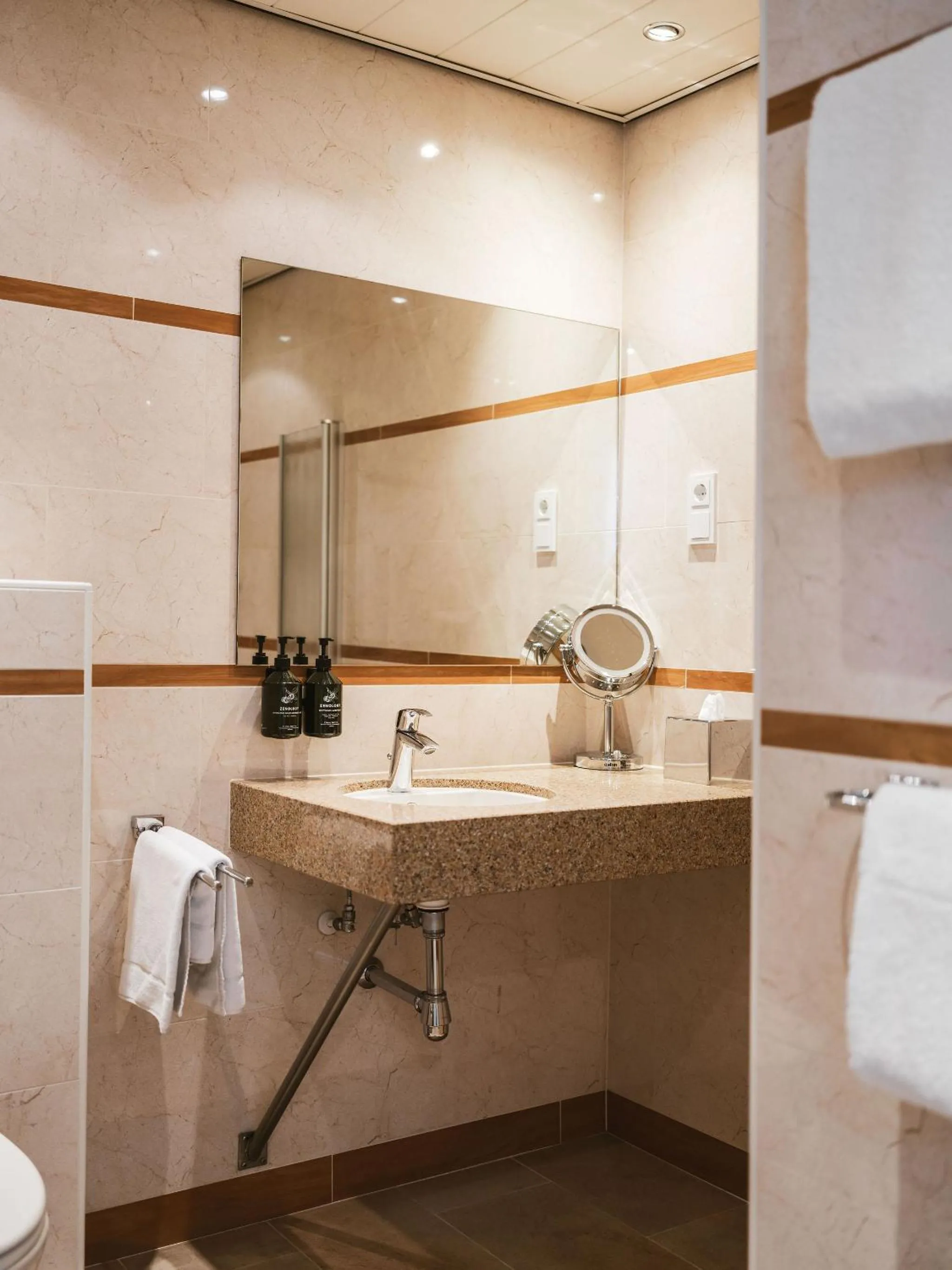 Bathroom in Strandhotel Domburg - Next Door