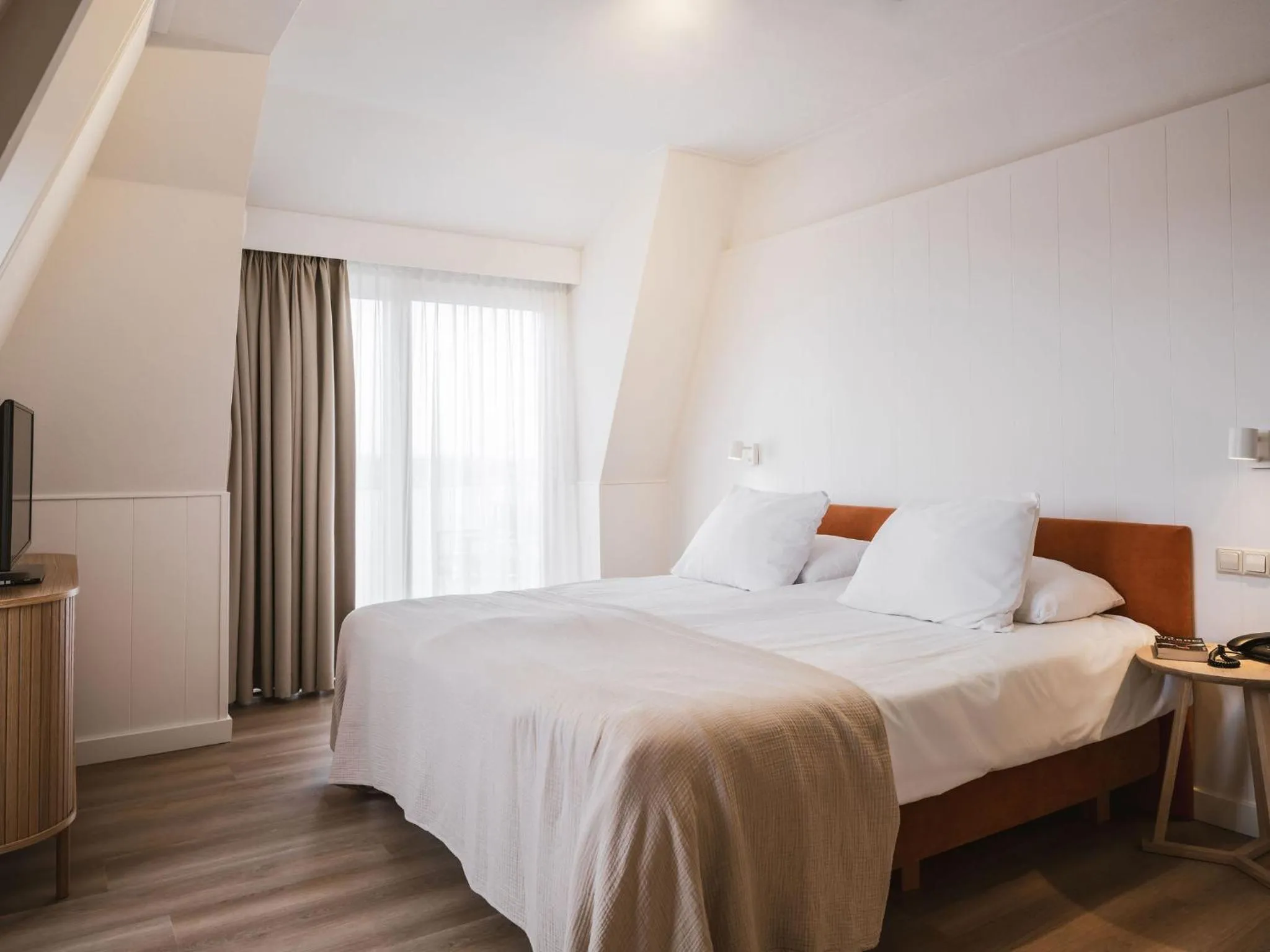 Bed in Strandhotel Domburg - Next Door