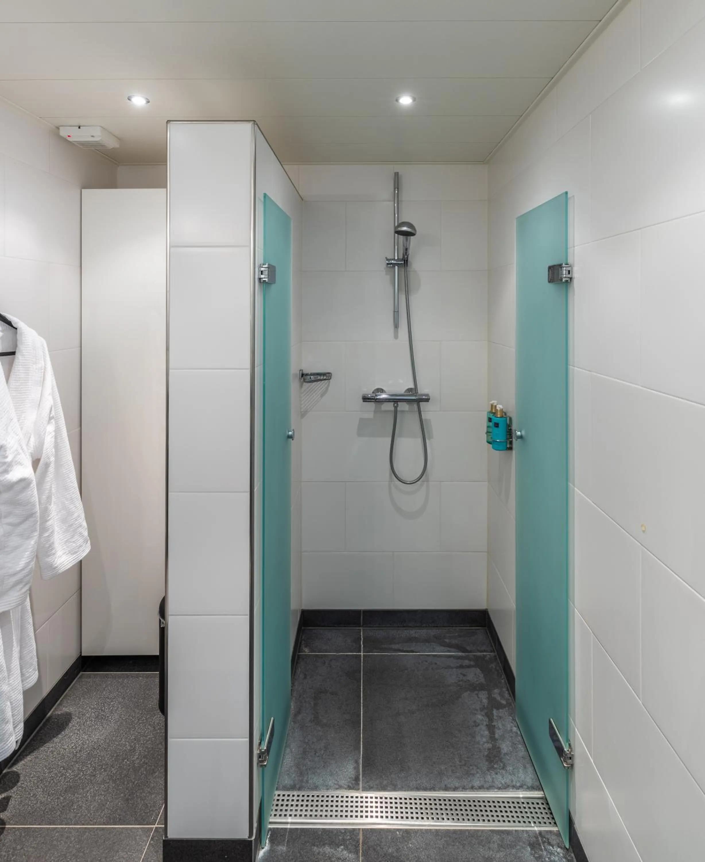 Shower in Strandhotel Domburg - Next Door