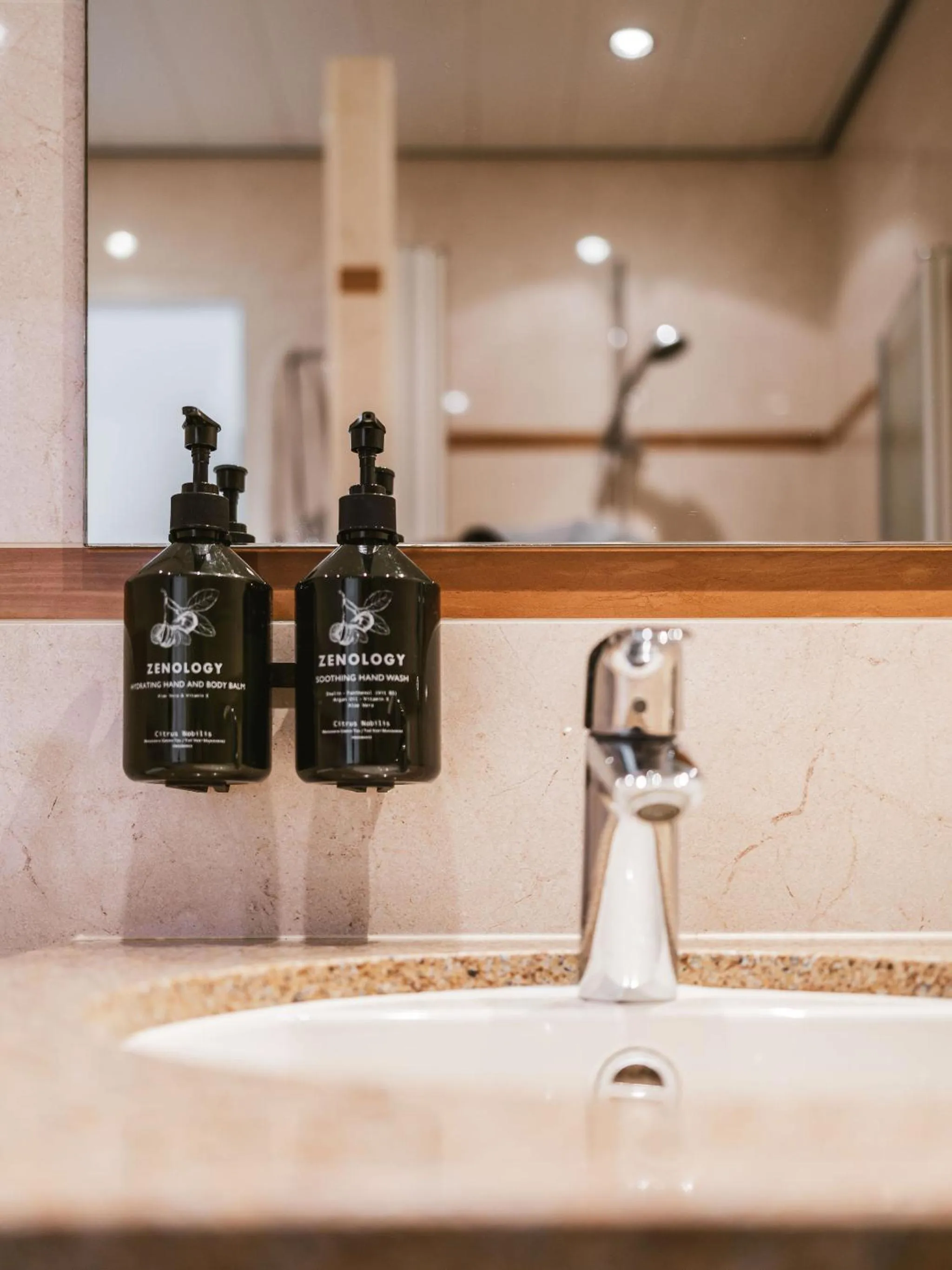 Bathroom in Strandhotel Domburg - Next Door