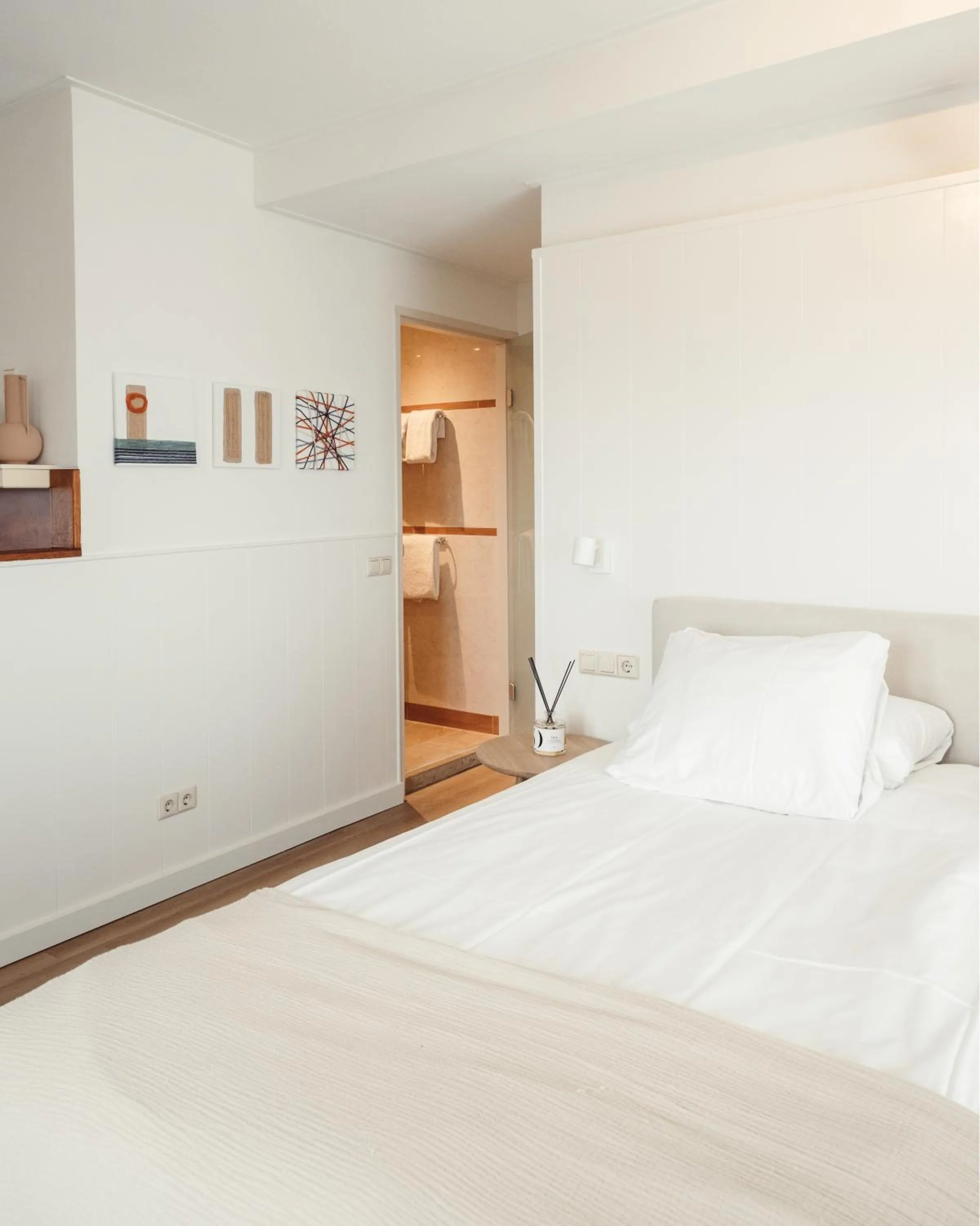 Bed in Strandhotel Domburg - Next Door