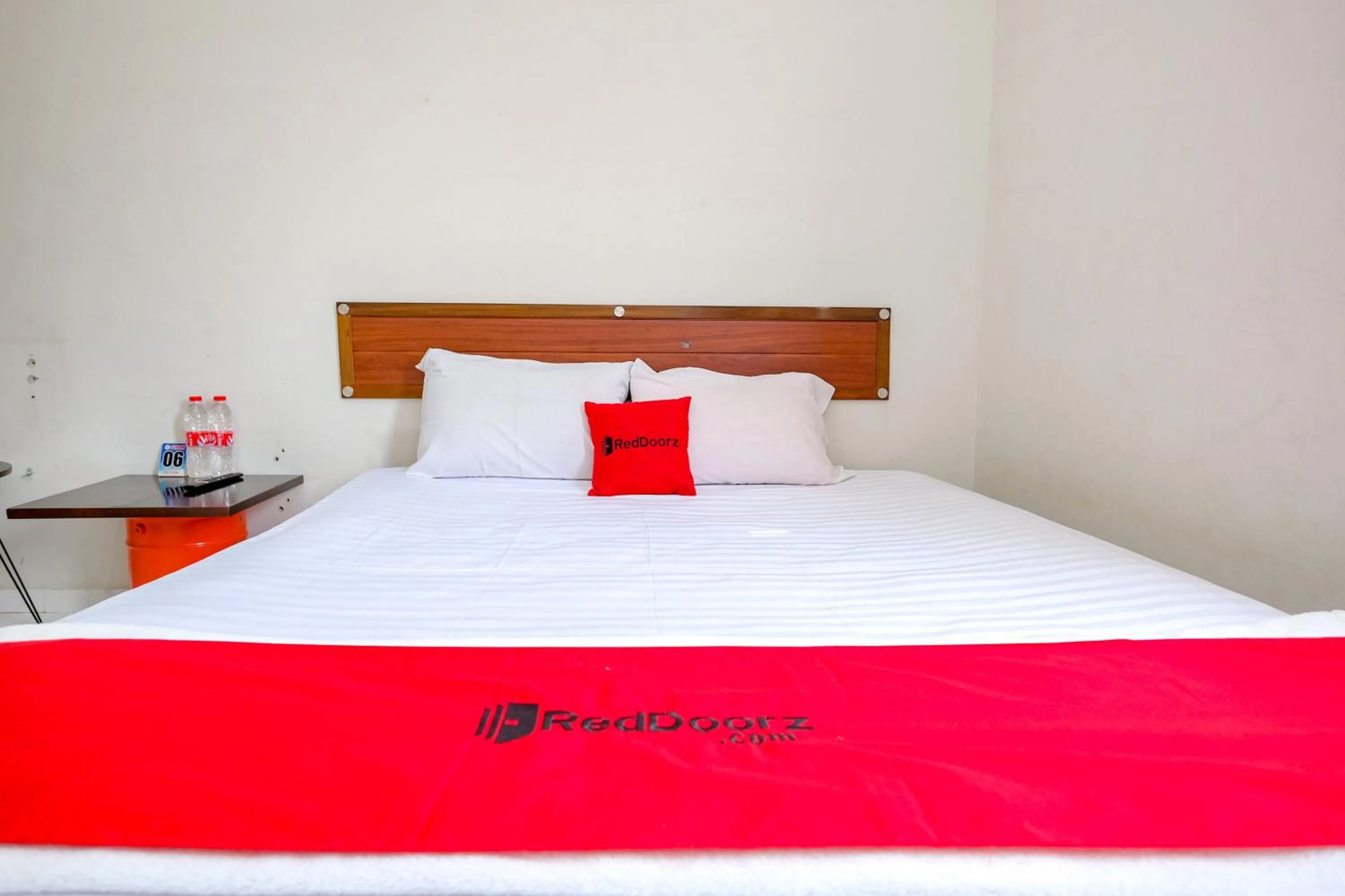 Standard Double Room in RedDoorz Syariah Near Stasiun Purwokerto