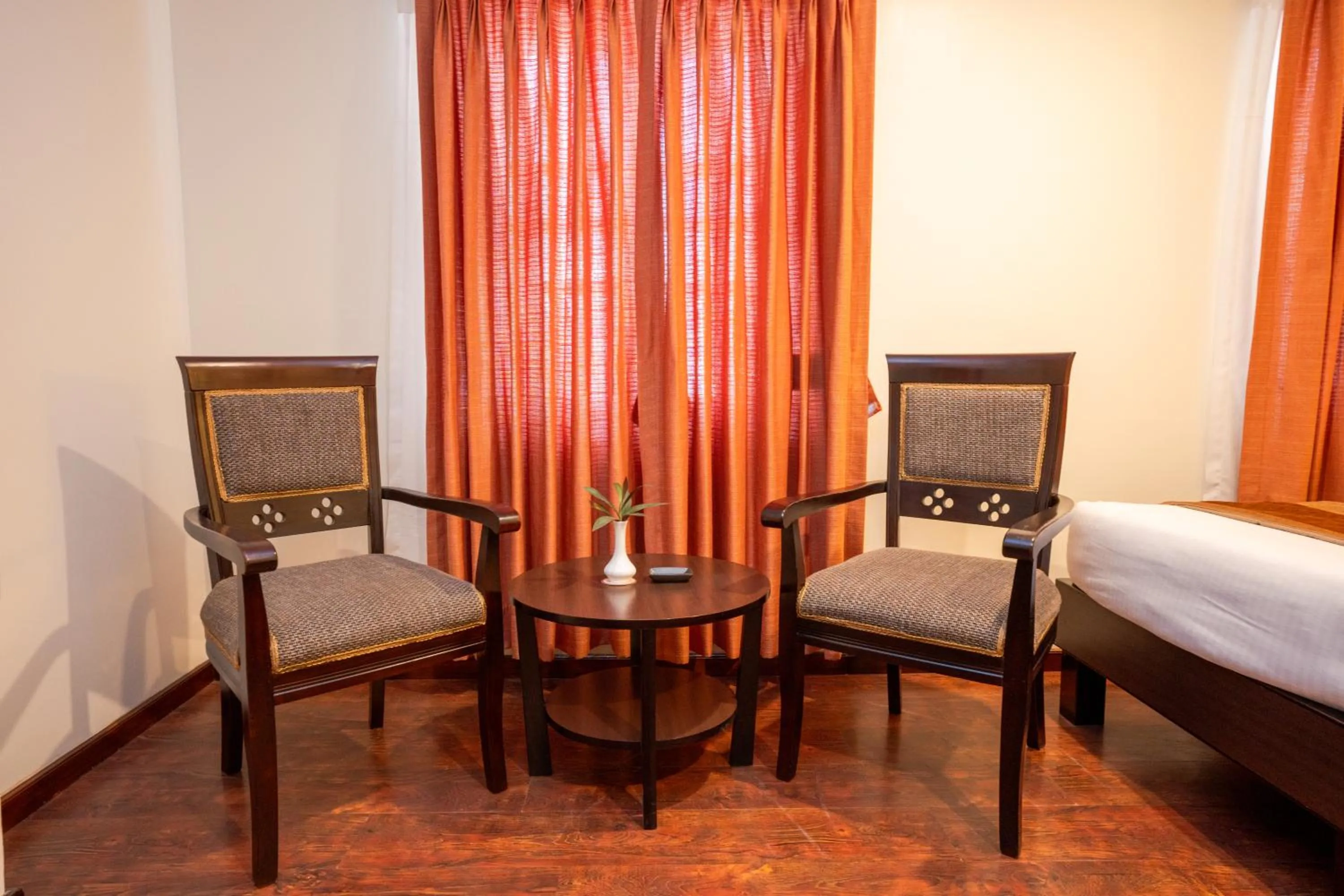 Seating area, Bed in The Luxe Inn Boutique Hotel