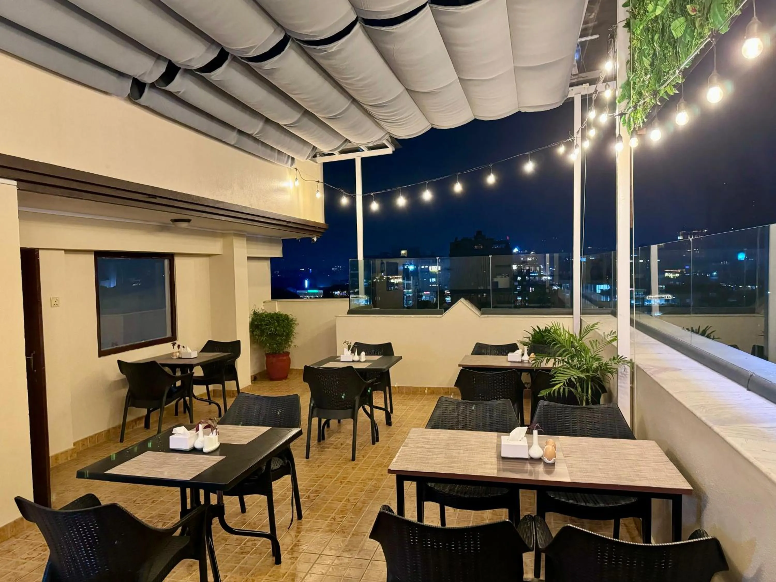 Restaurant/places to eat in The Luxe Inn Boutique Hotel