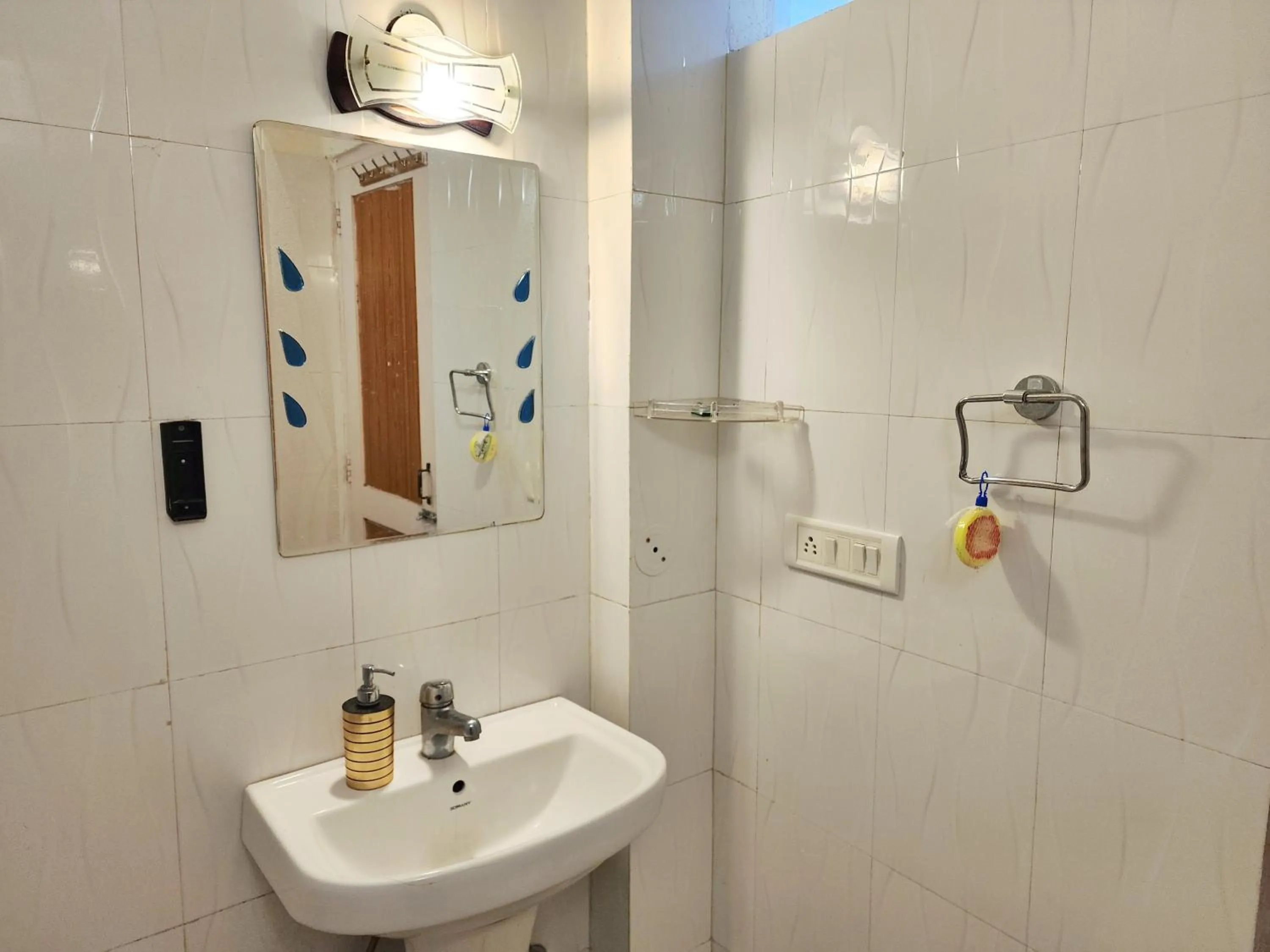 Bathroom in Page 3 - A Riverside Hotel and Bar