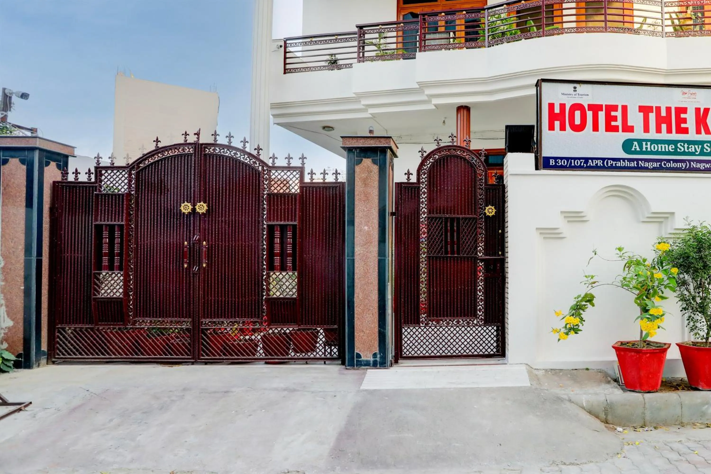 Facade/entrance in Hotel O Kashi Inn