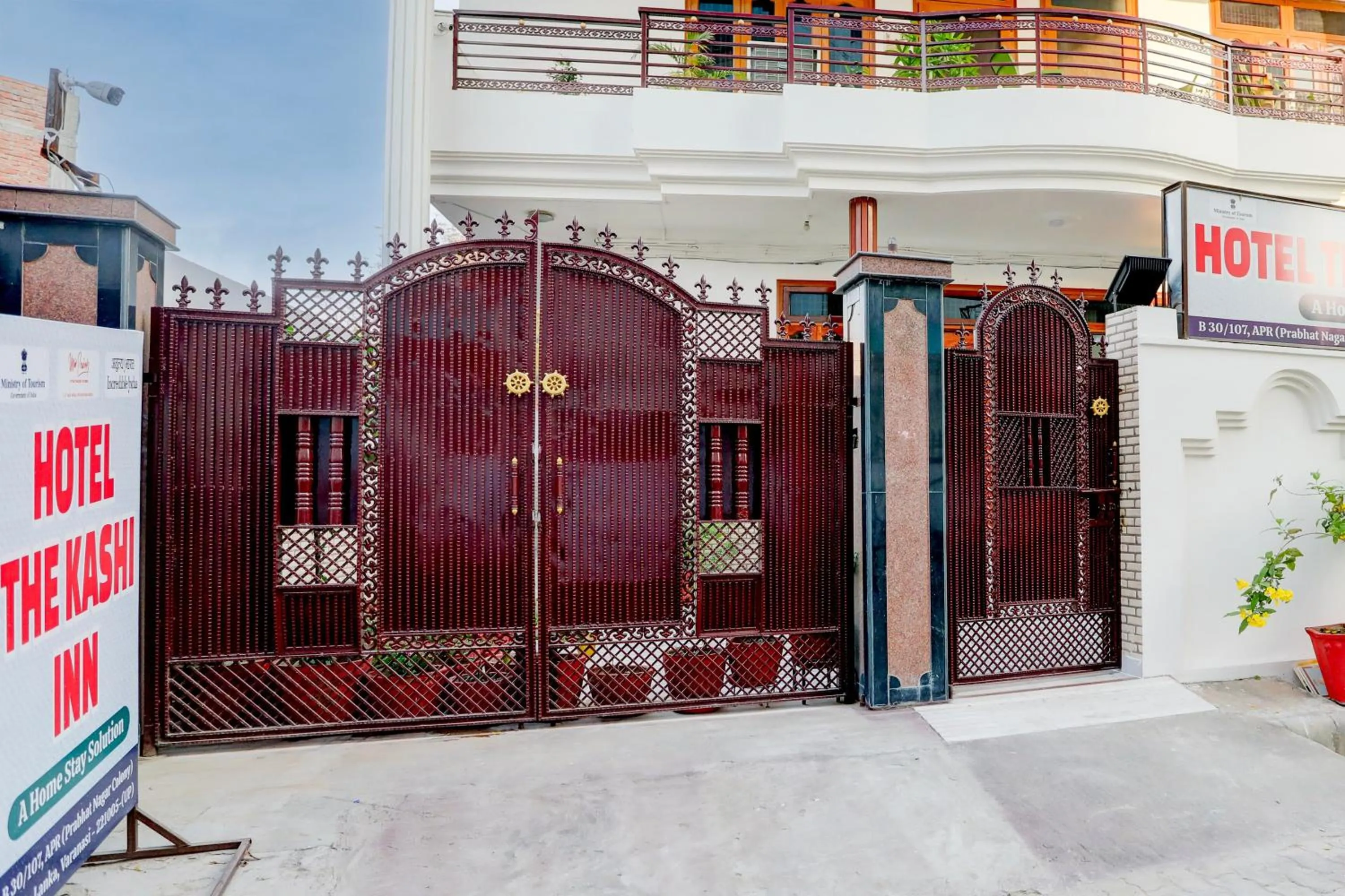 Facade/entrance in Hotel O Kashi Inn
