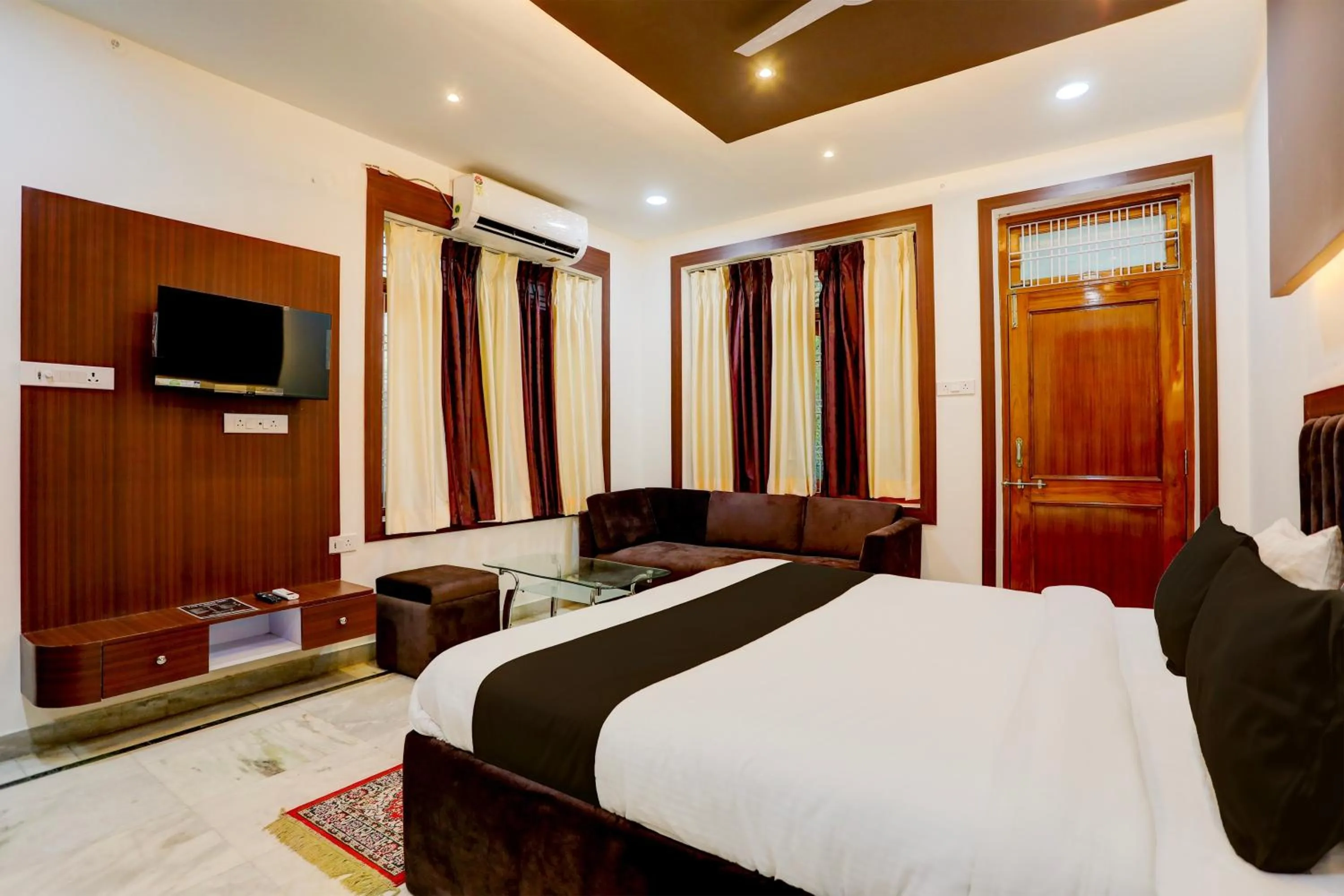 Bedroom, Bed in Hotel O Kashi Inn