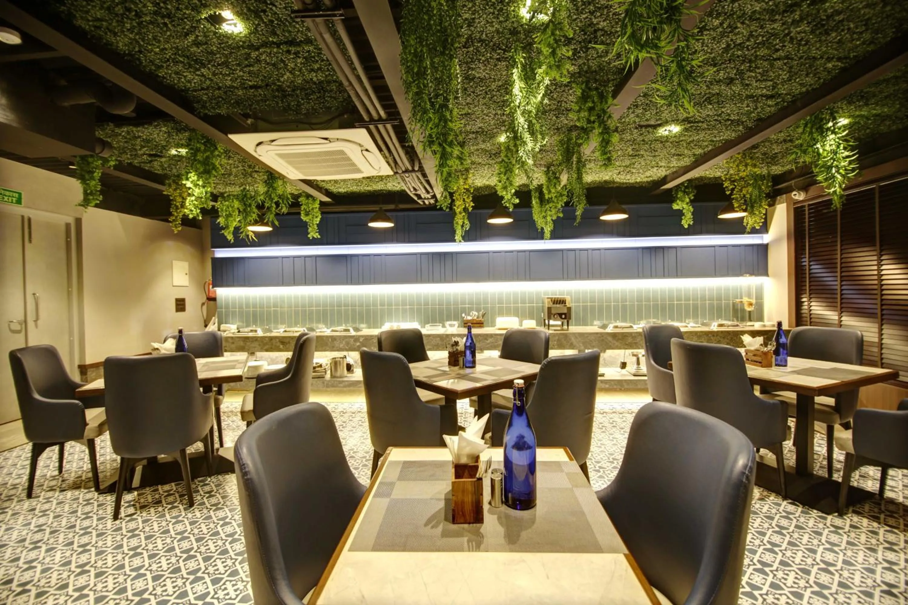 Restaurant/places to eat in East Park Inn